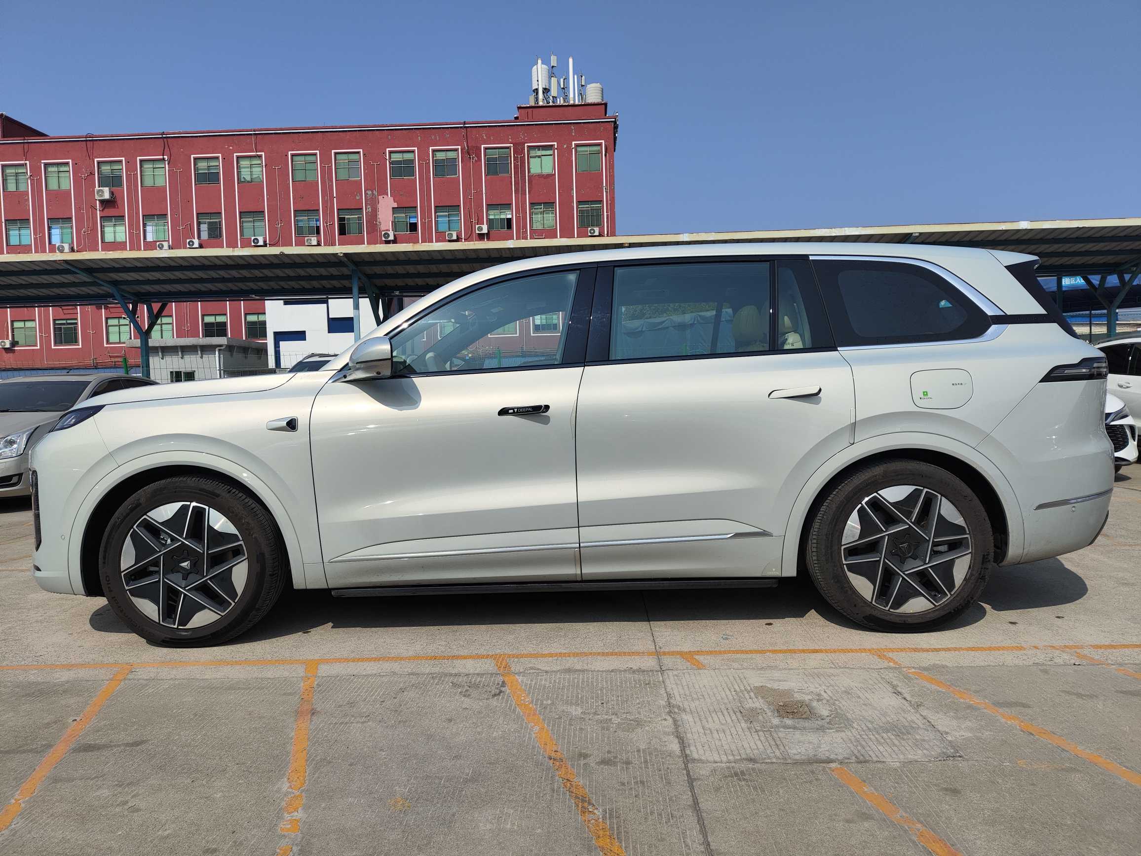 Deepal S09 2025 car image #8