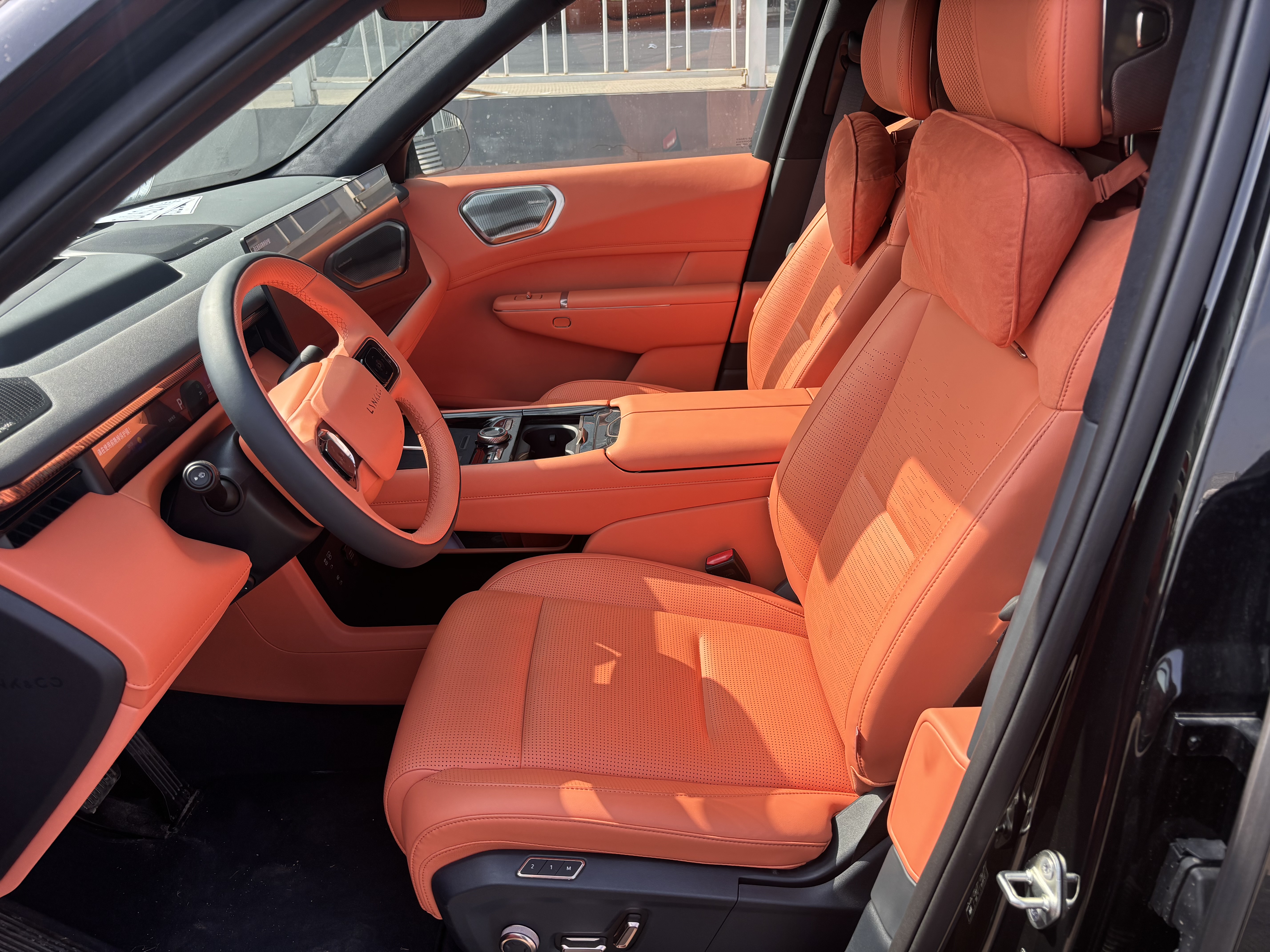 Lynk & Co 900 2025 car image #8