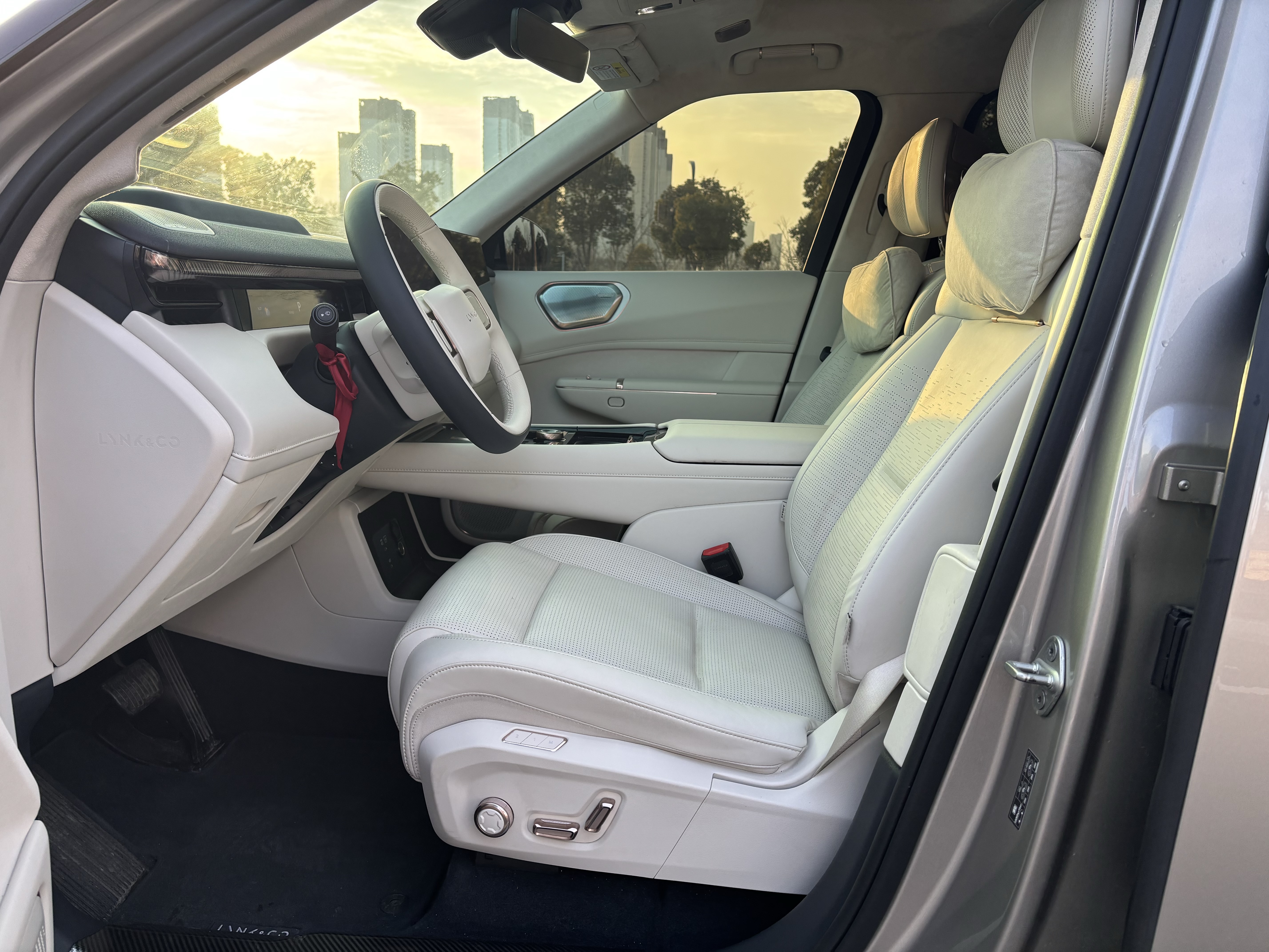 Lynk & Co 900 2025 car image #8