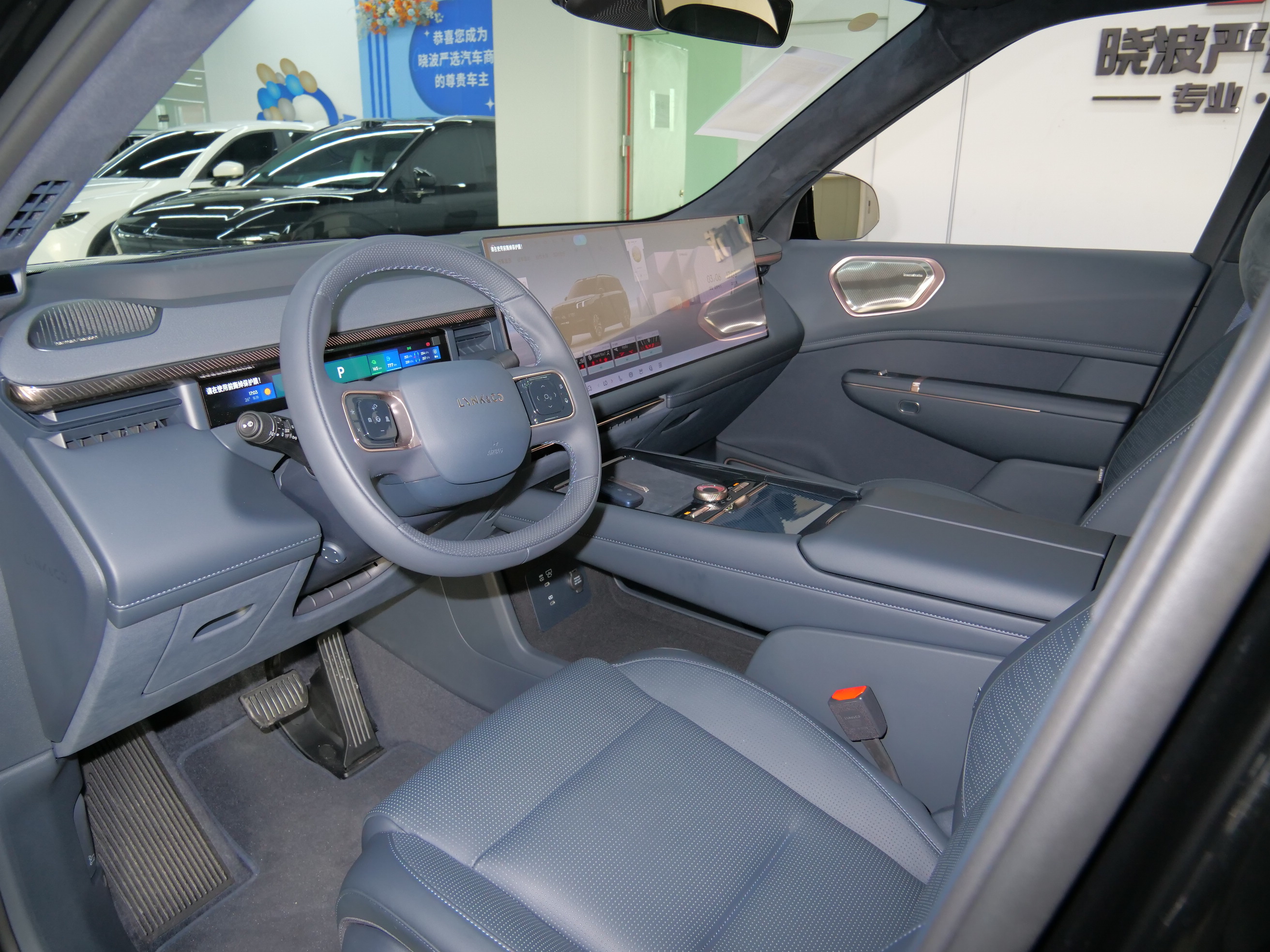 Lynk & Co 900 2025 car image #8