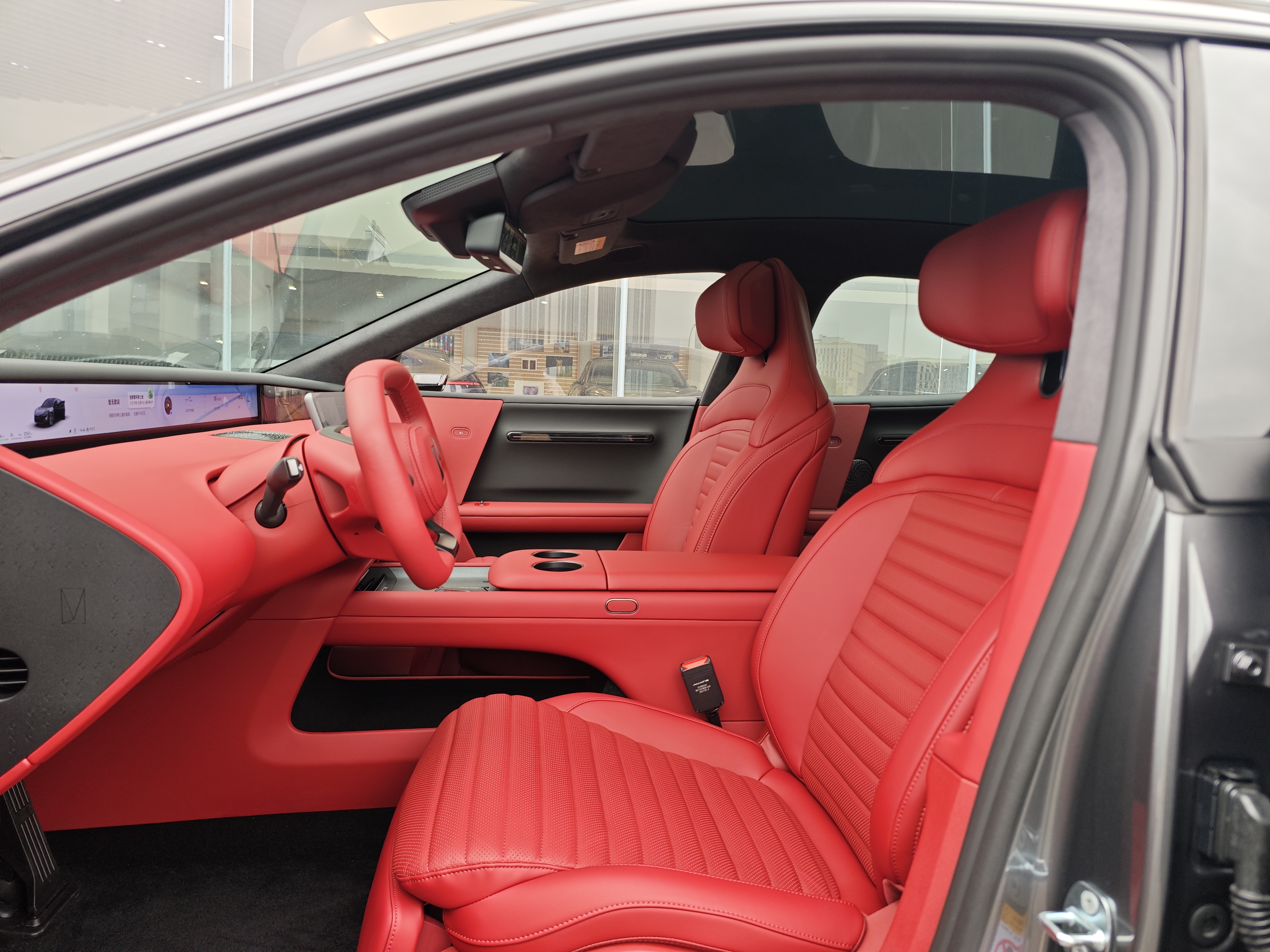 Avatr 06 2025 car image #8