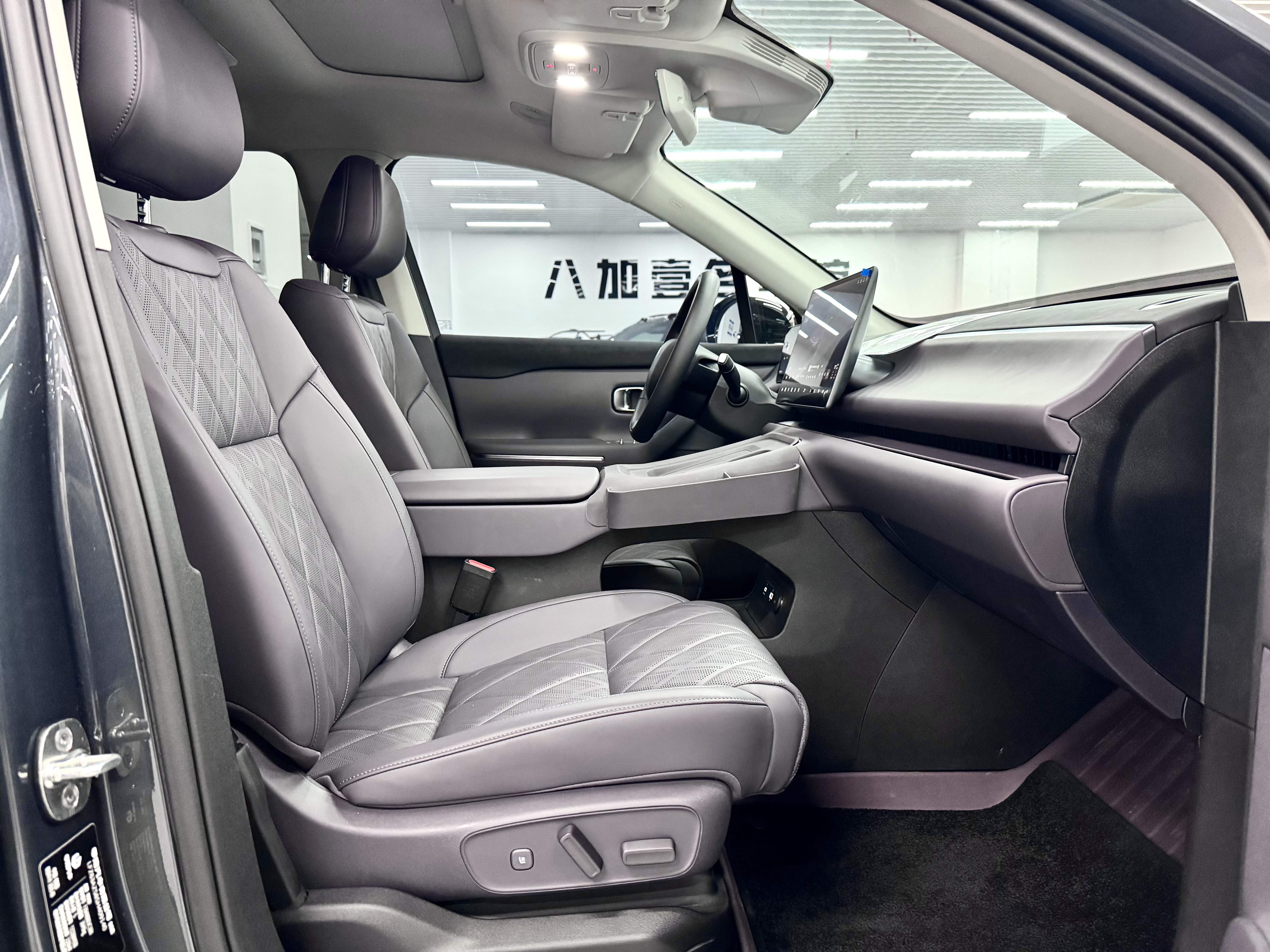 Leapmotor C16 2025 car image #8