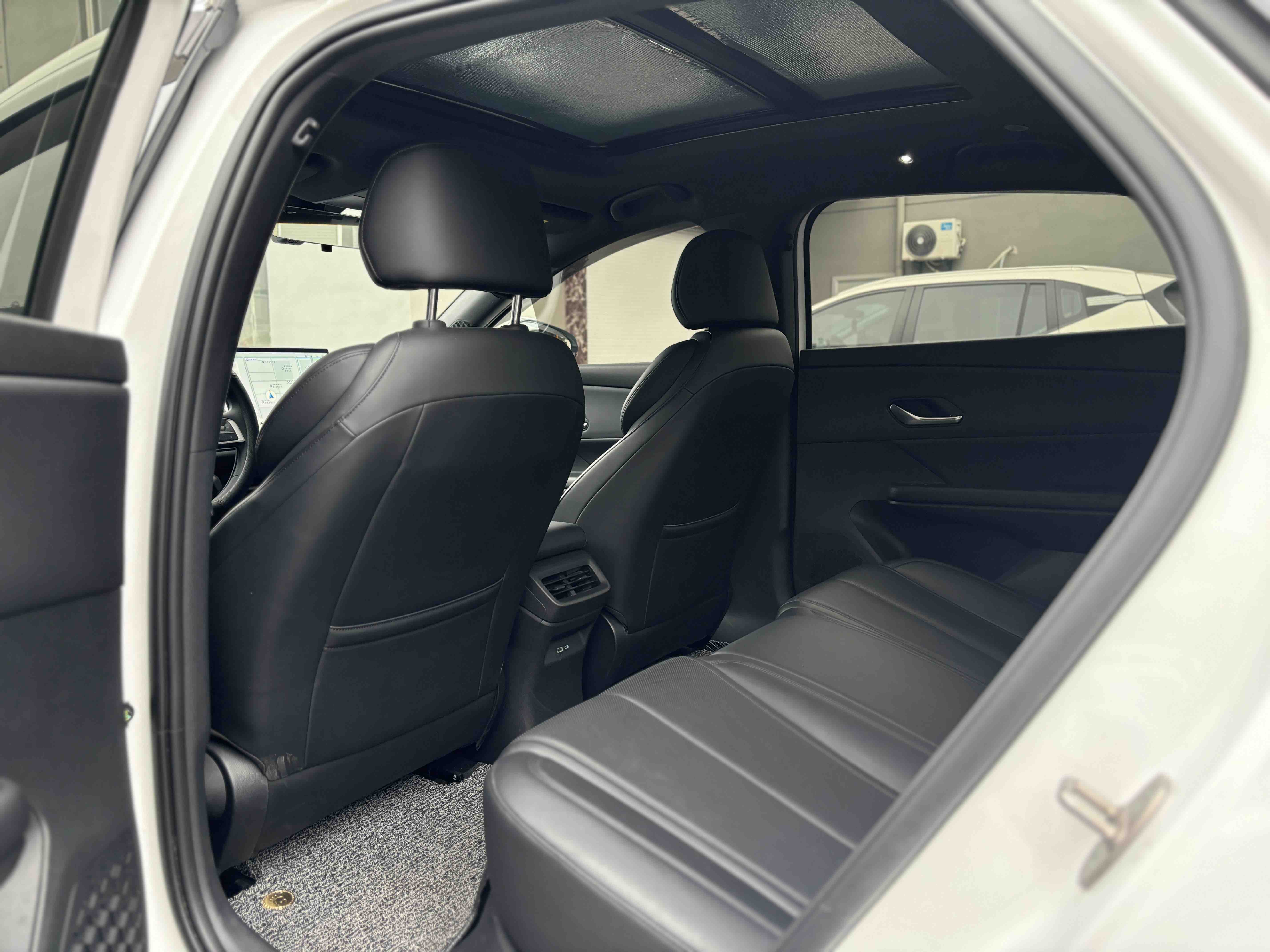 BYD e7 2025 immagine di auto #8