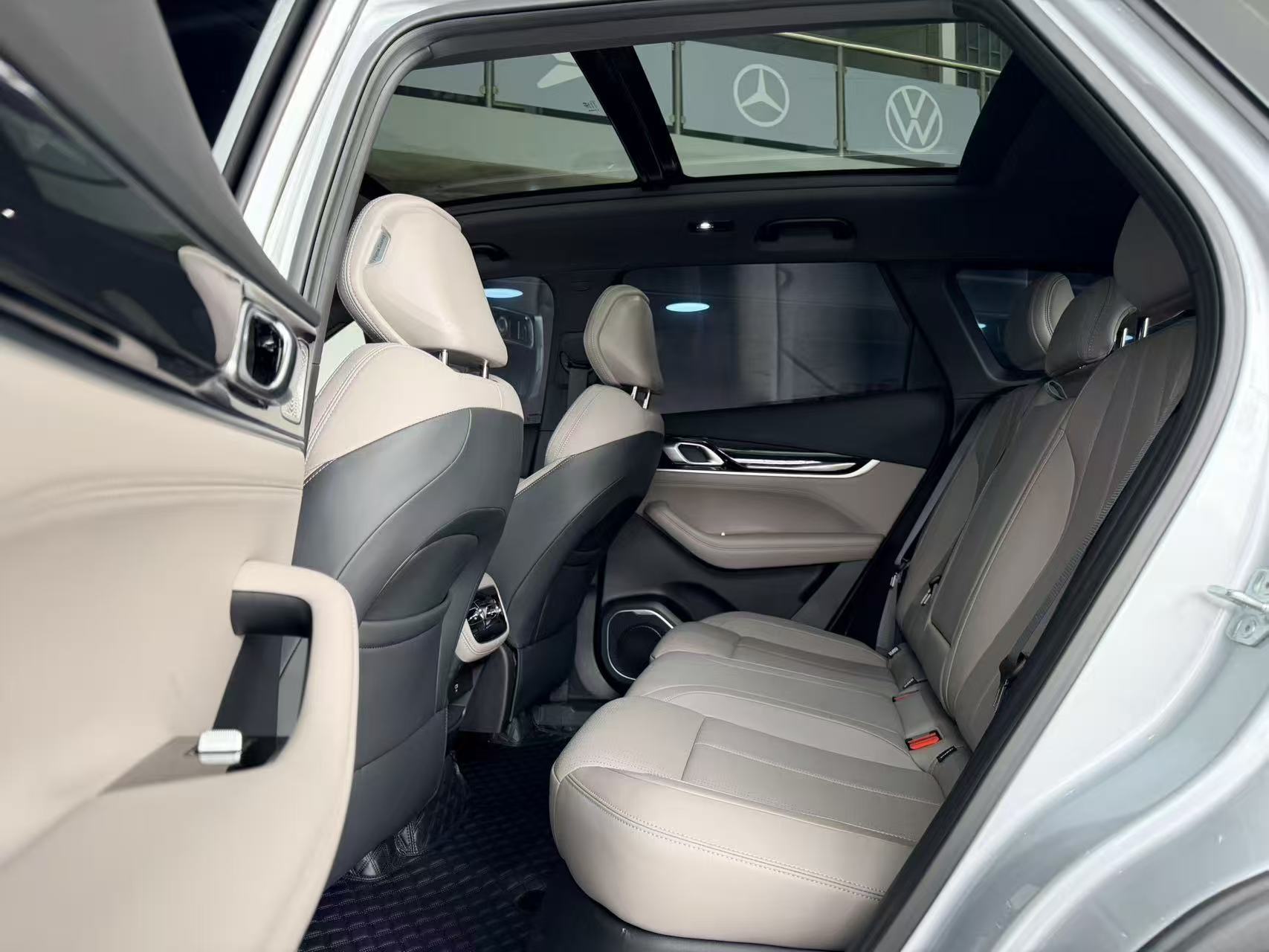 GEELY Boyue L 2026 car image #8