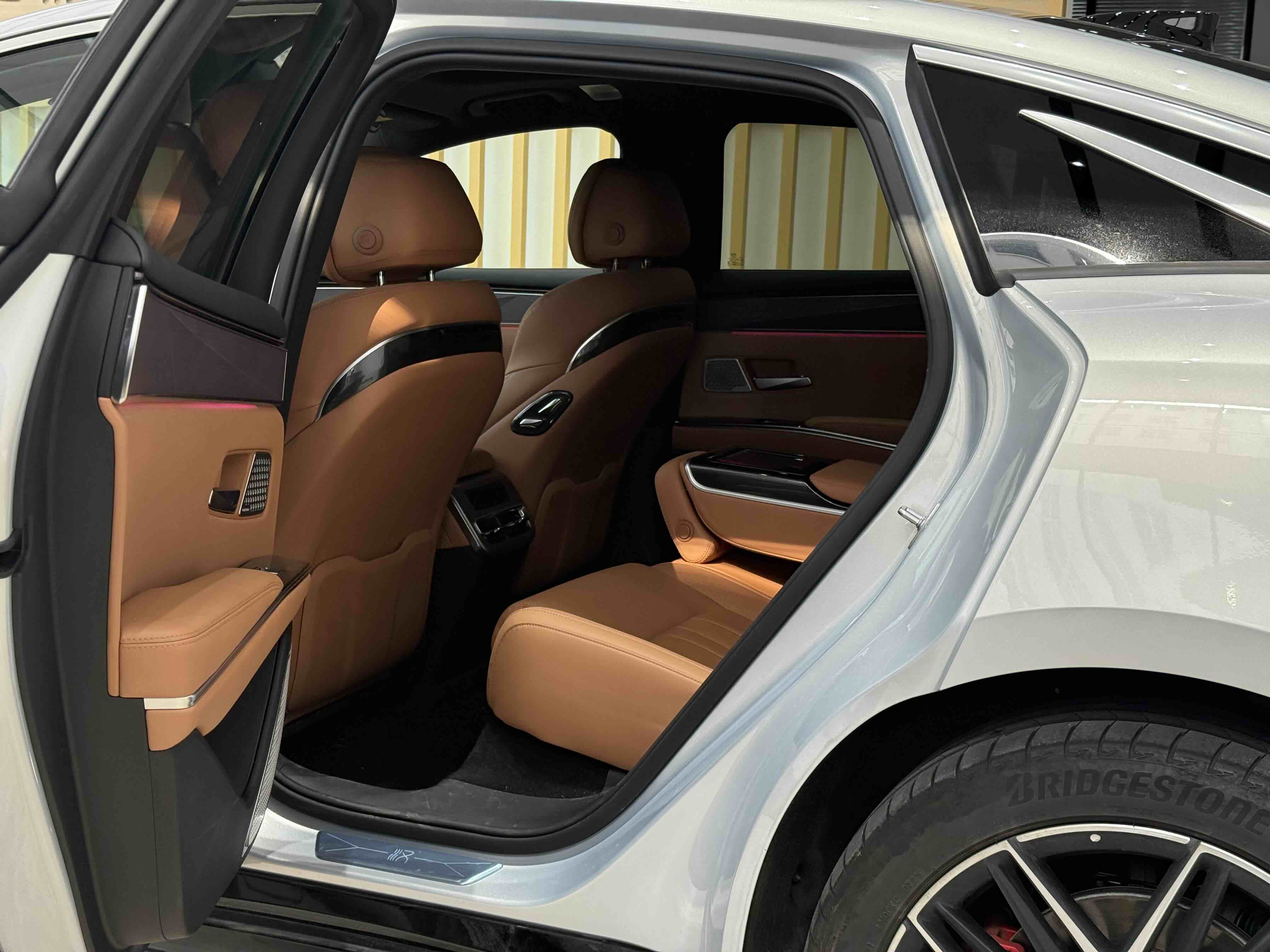 BYD HanL 2025 car image #8