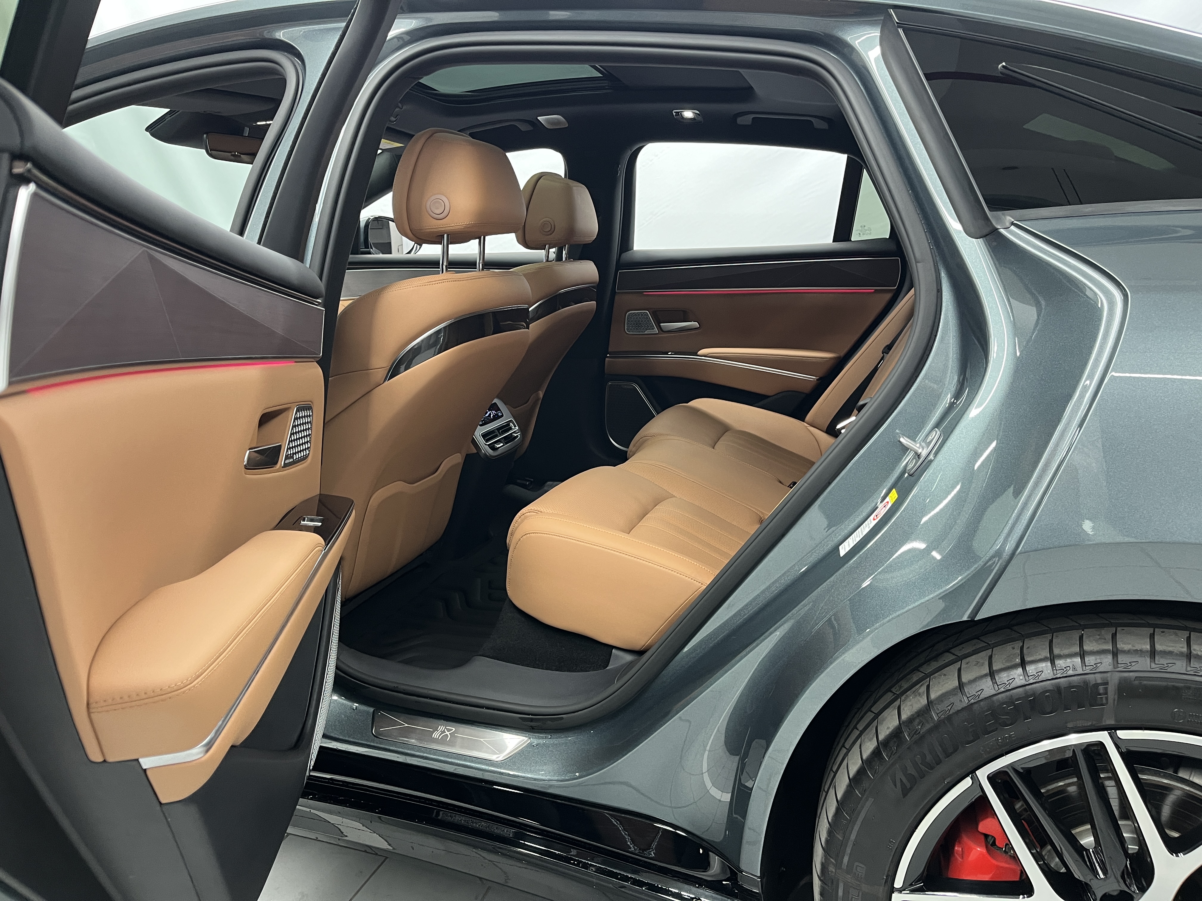 BYD HanL 2025 car image #8