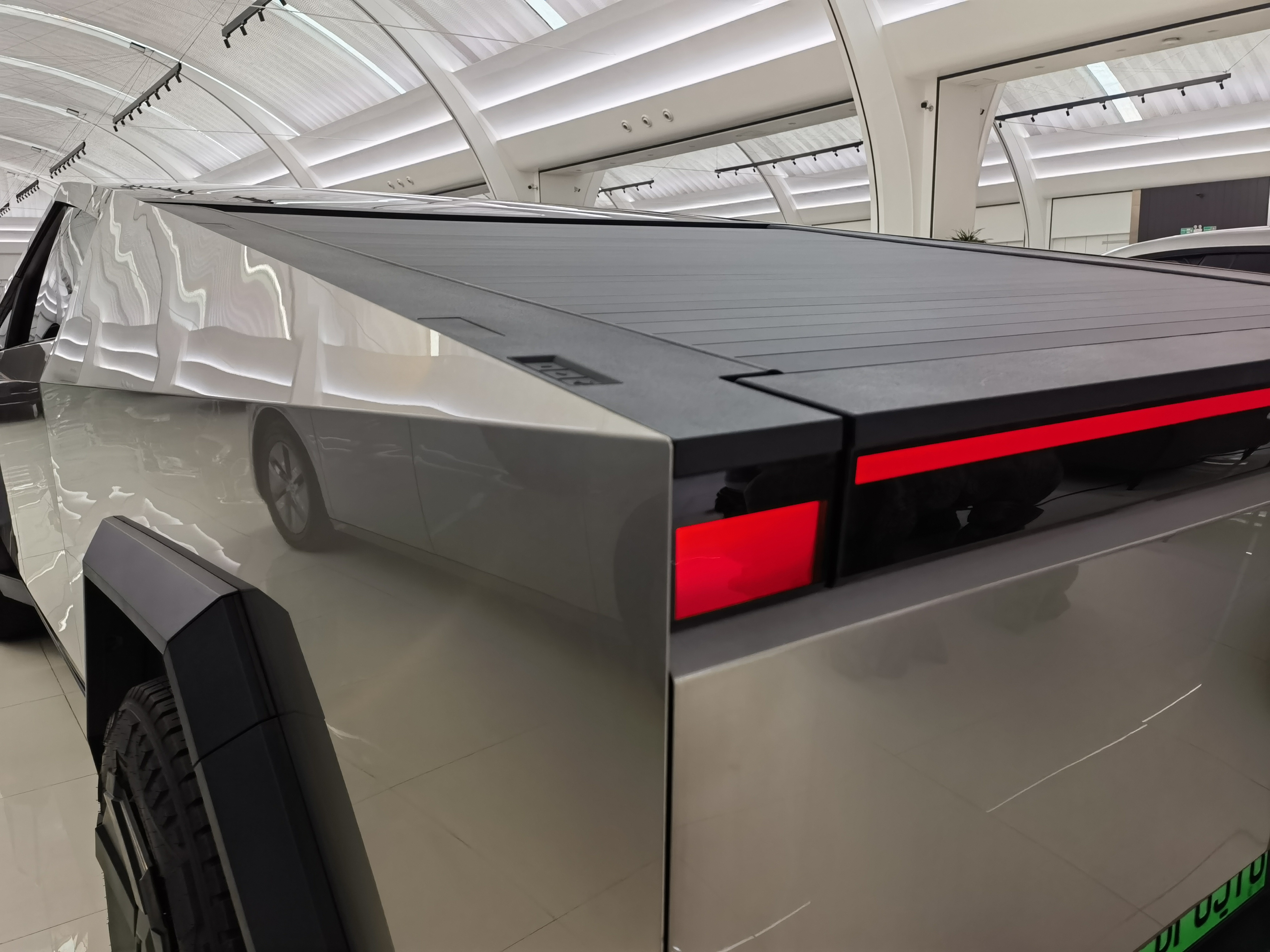 特斯拉 赛博越野旅行车 2025 汽车图片 #8