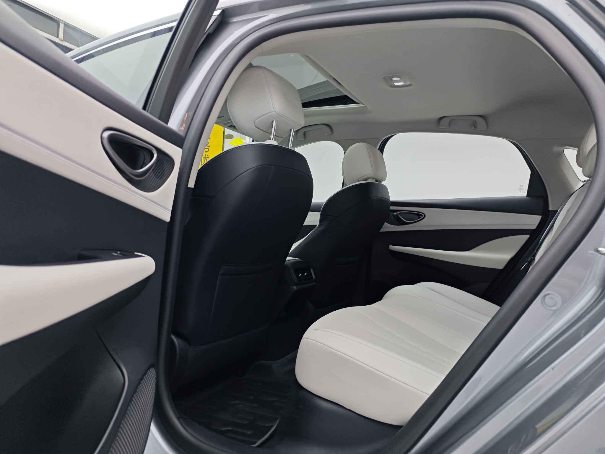 BYD Seal 05 DM-i 2025 car image #8