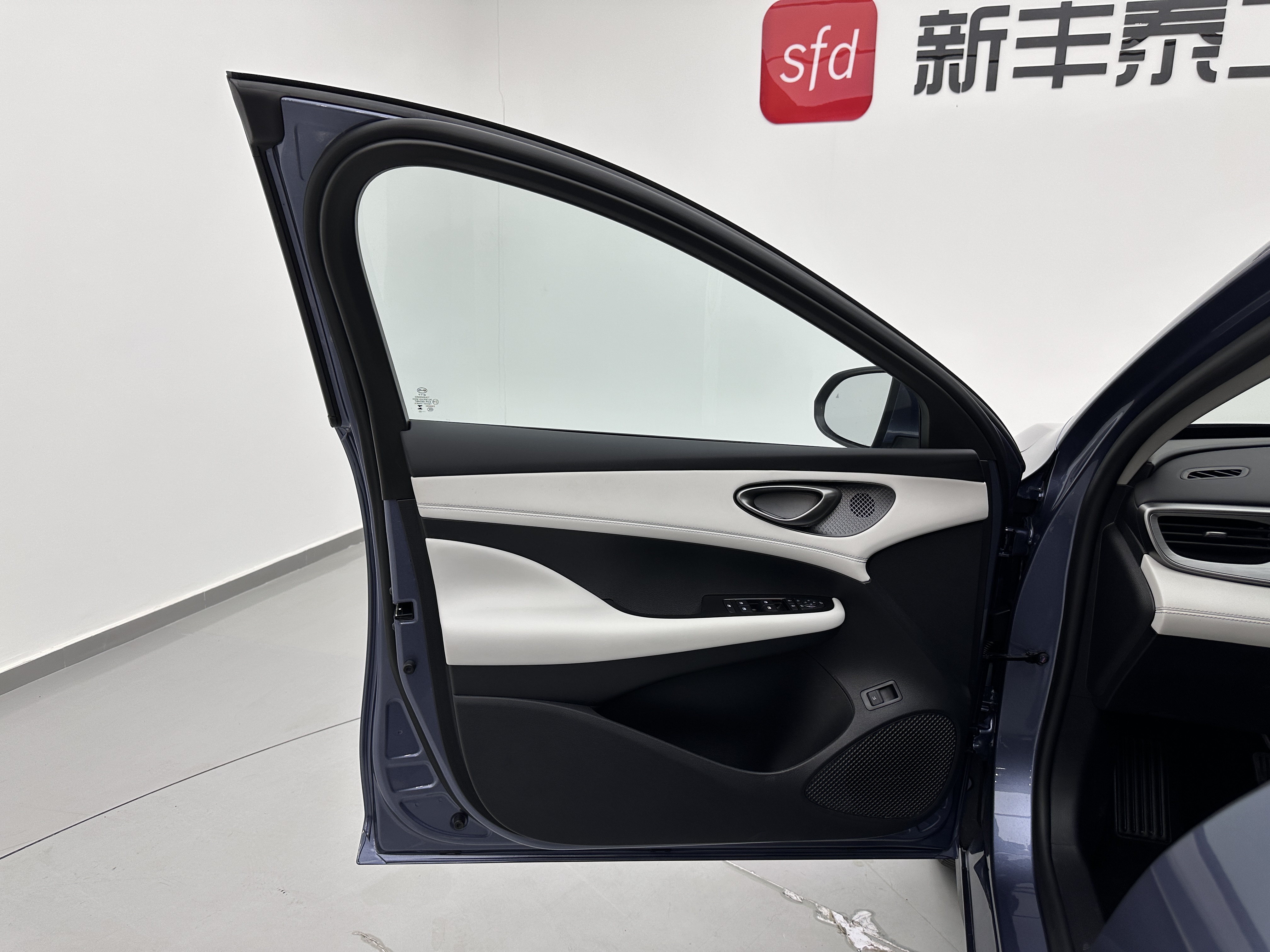 BYD Seal 05 DM-i 2025 car image #8