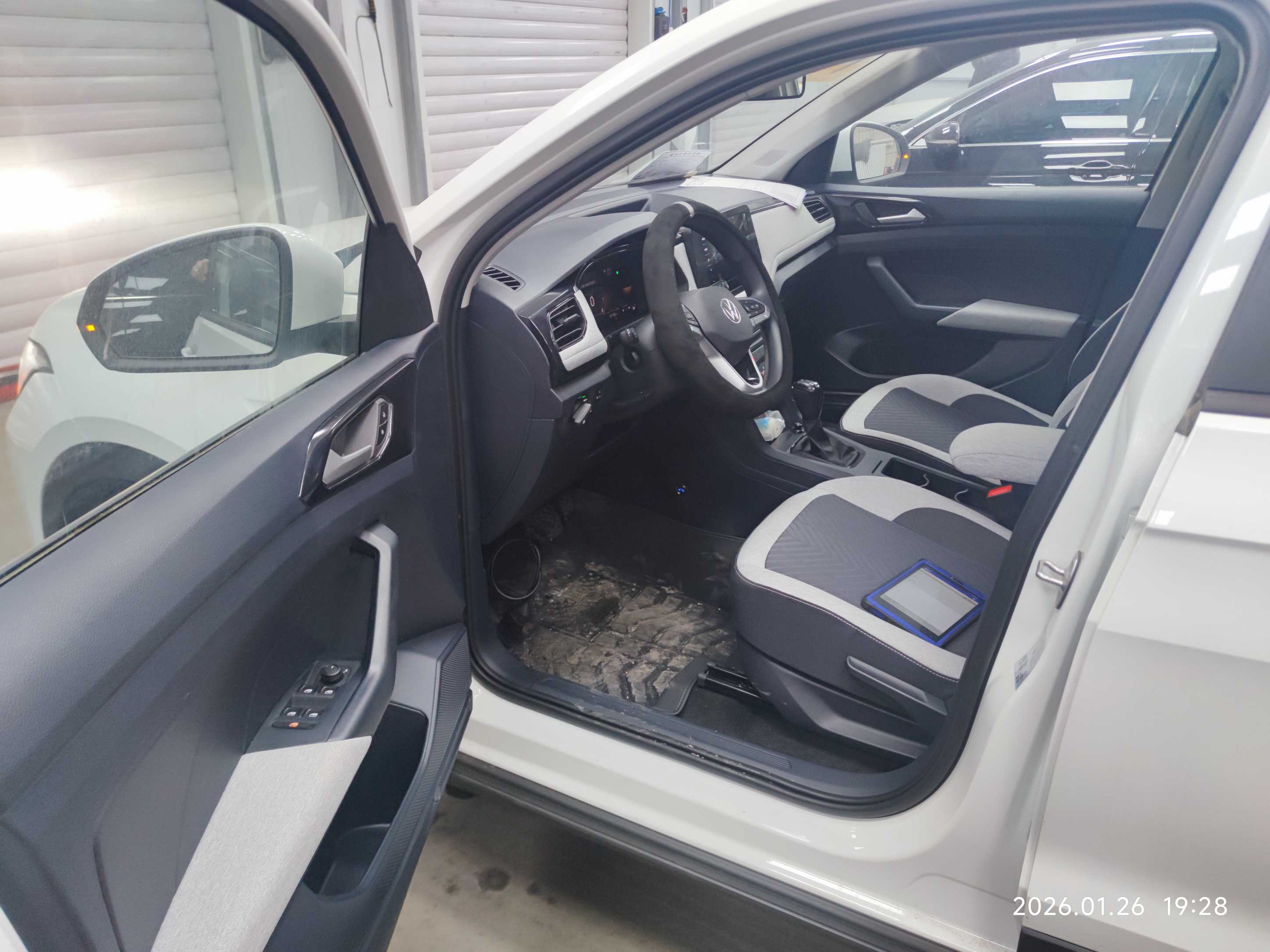 Volkswagen Tharu 2026 car image #8