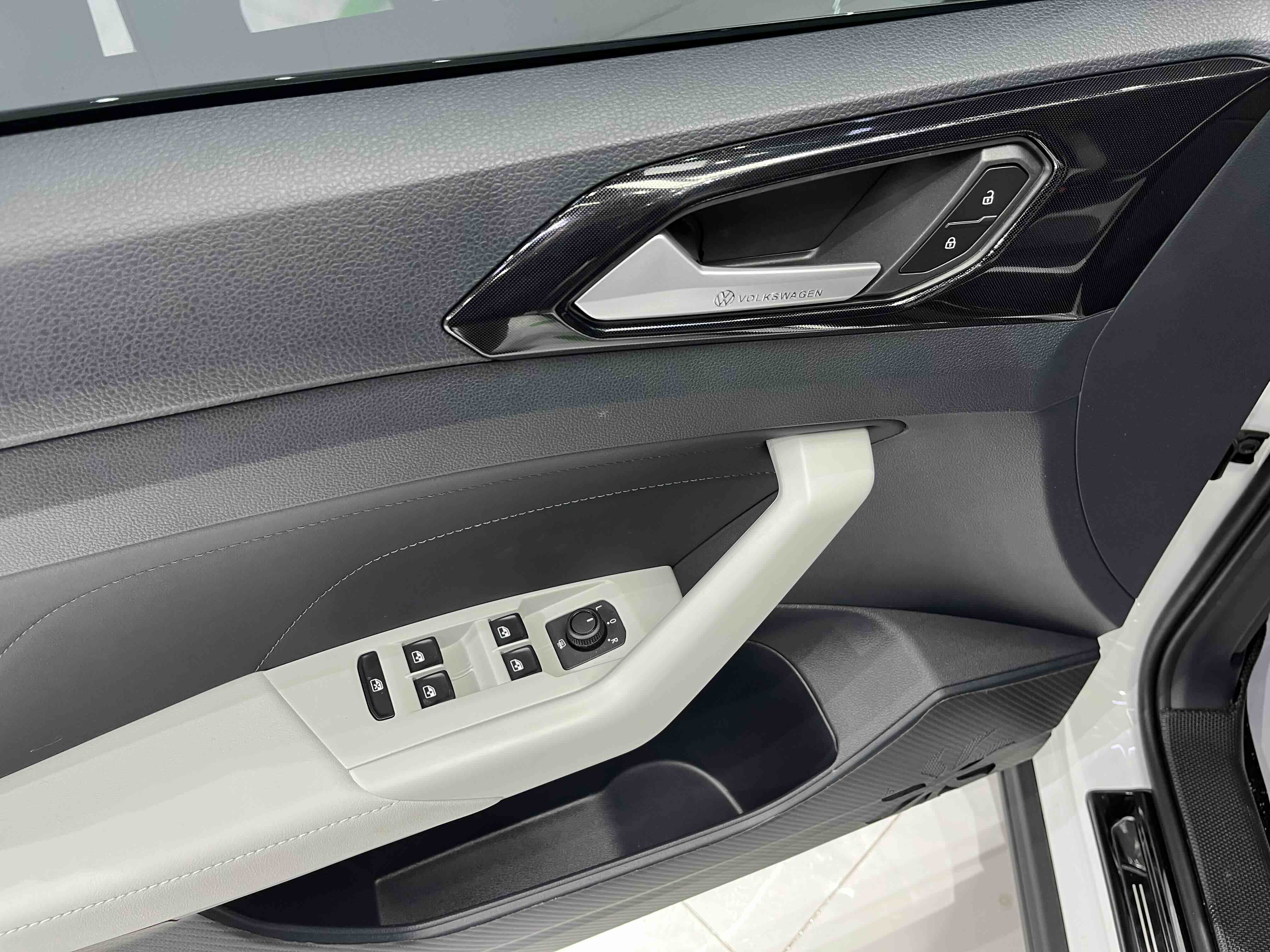 Volkswagen Tharu 2025 car image #8
