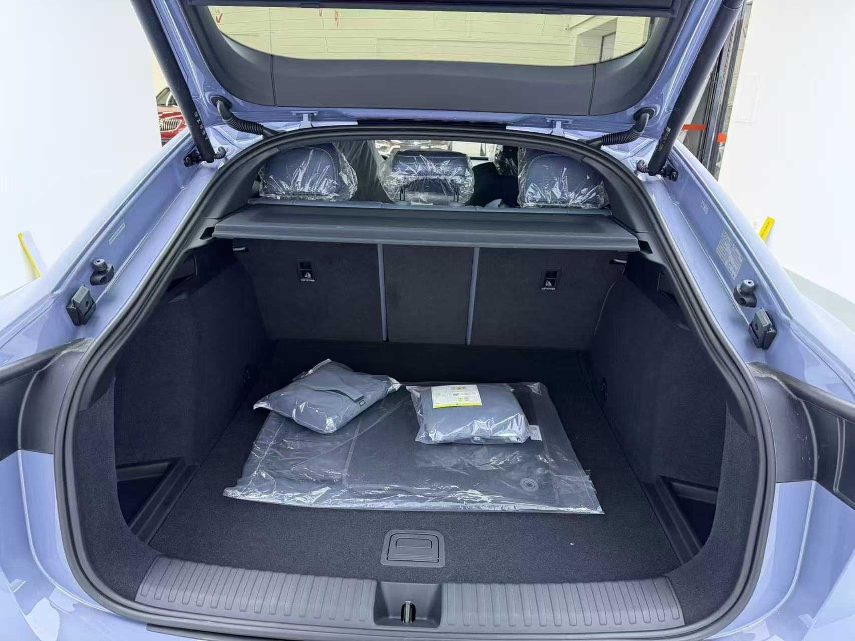 Audi Q6L Sportback e-tron 2025 car image #8