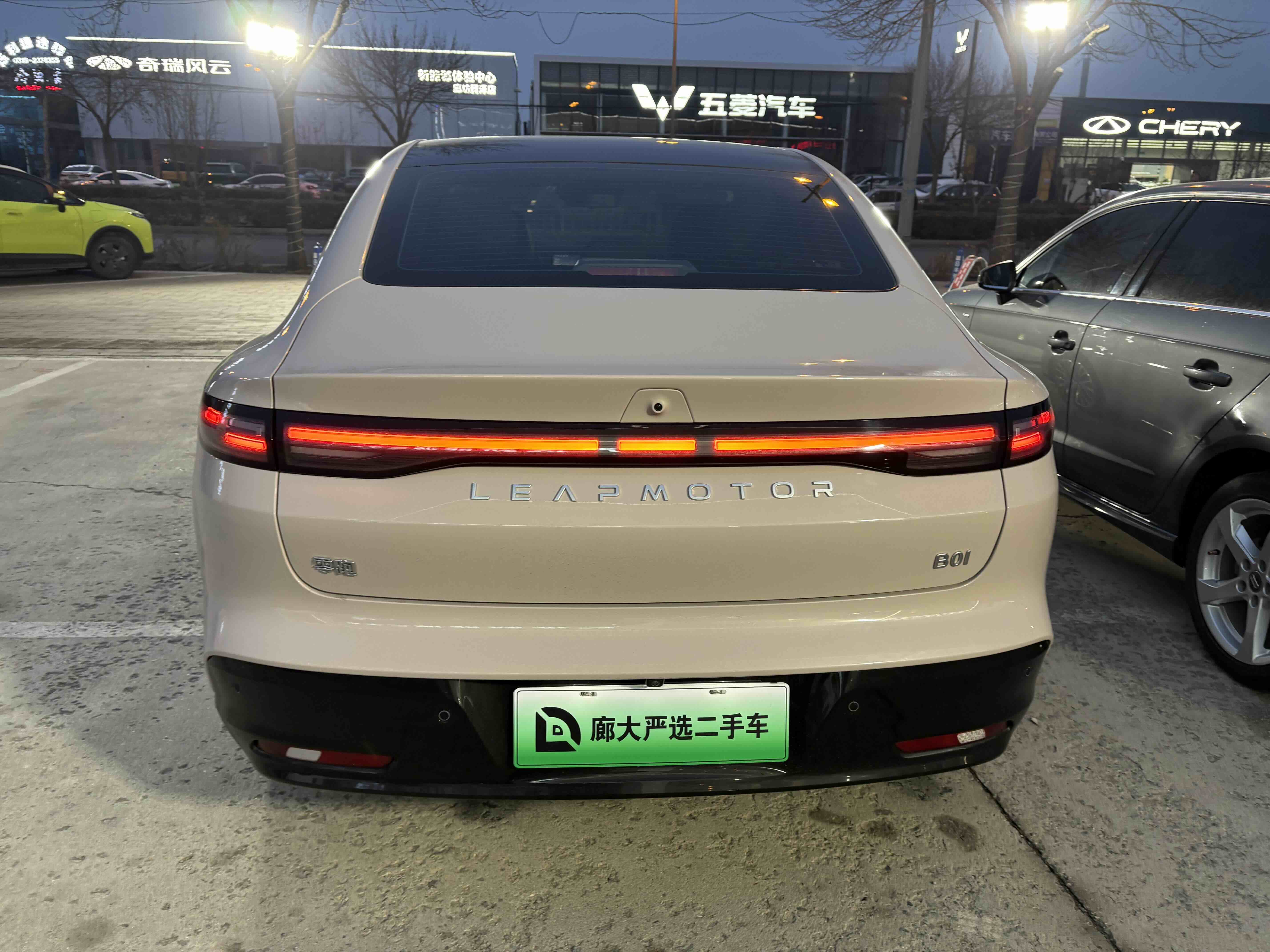 零跑汽车 零跑B01 2025 汽车图片 #8