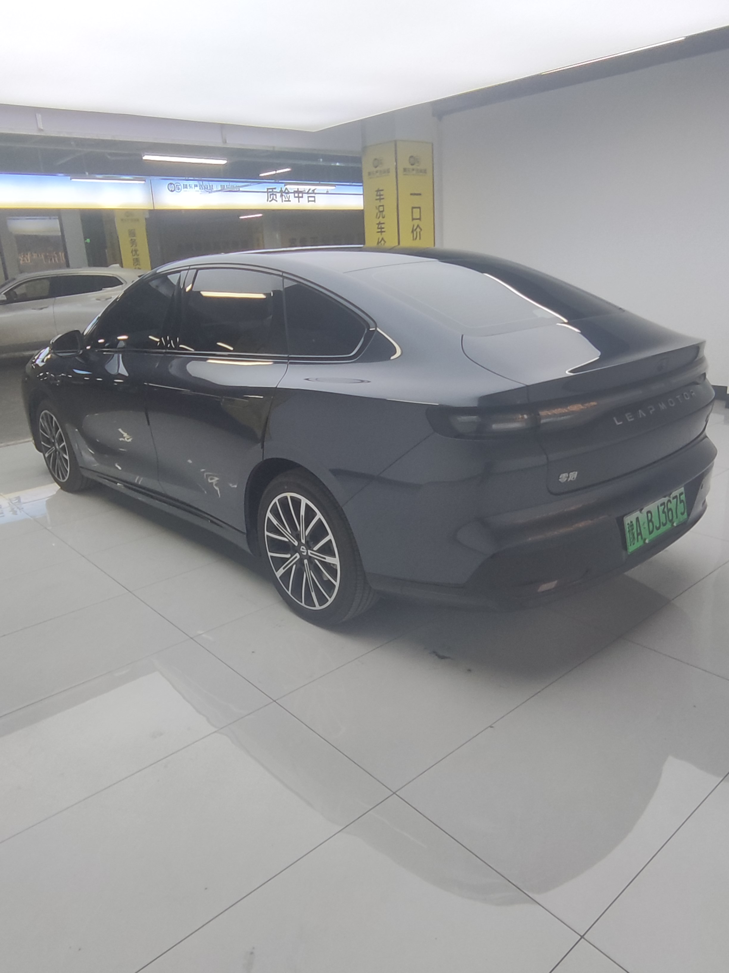 零跑汽车 零跑B01 2025 汽车图片 #8