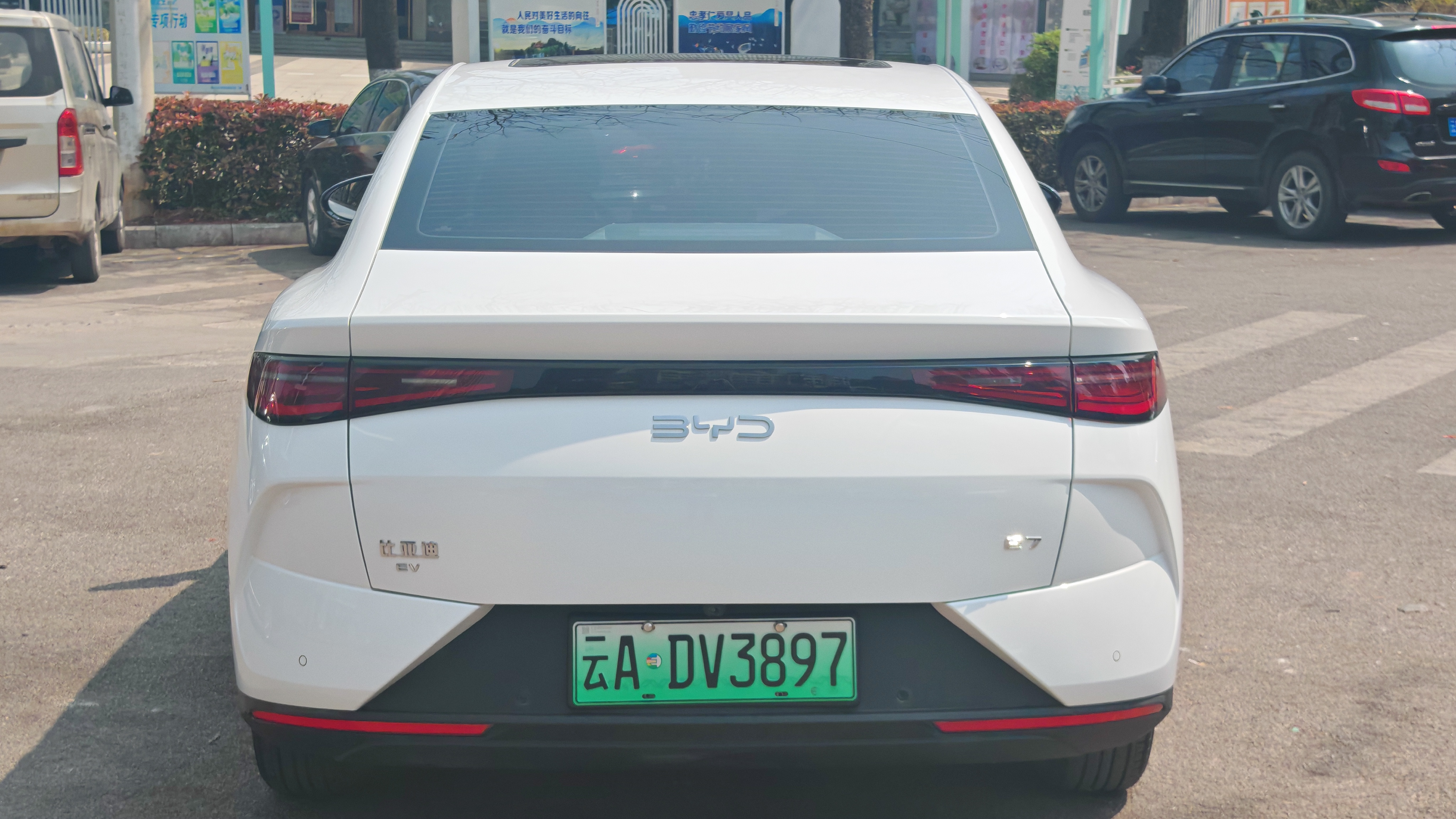 BYD e7 2025 immagine di auto #8