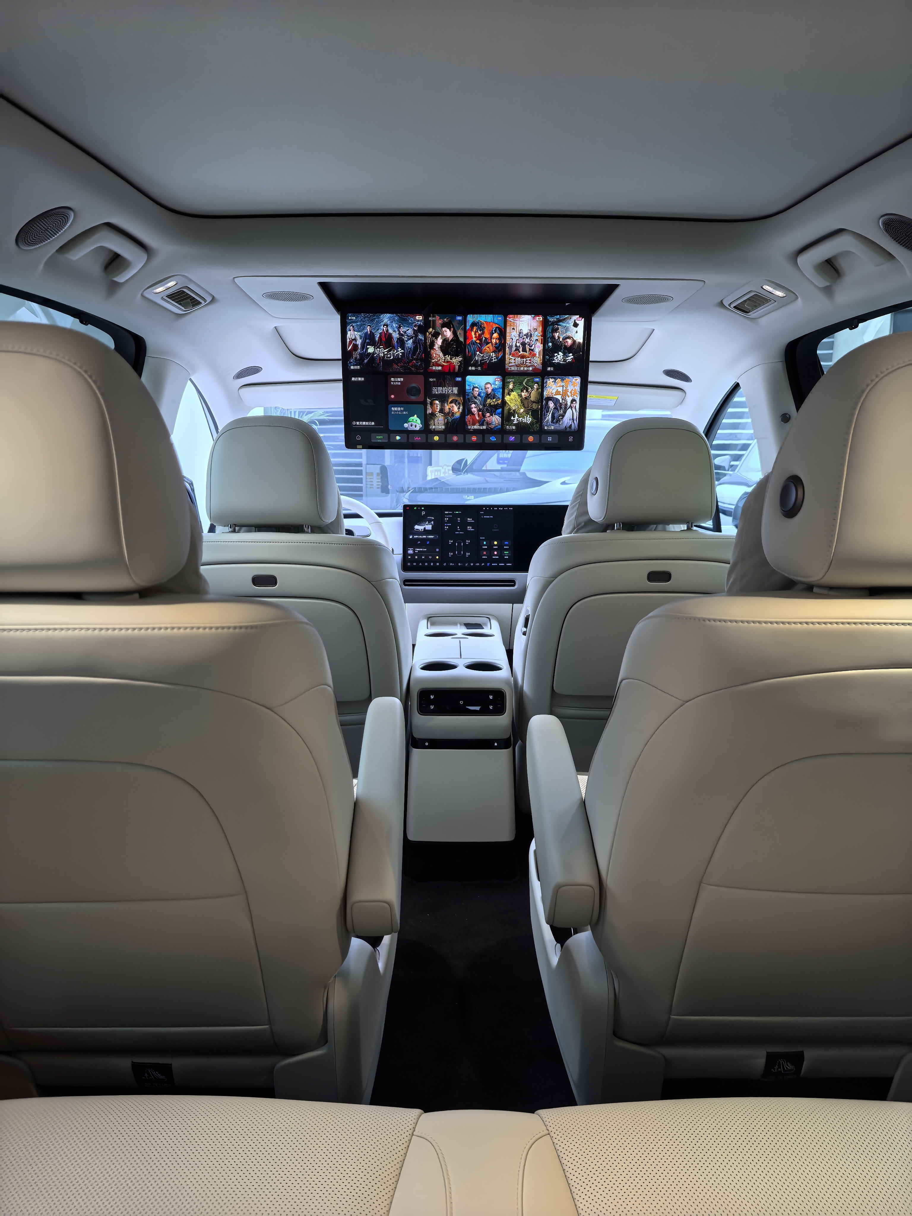 Li i8 2025 image de voiture #8