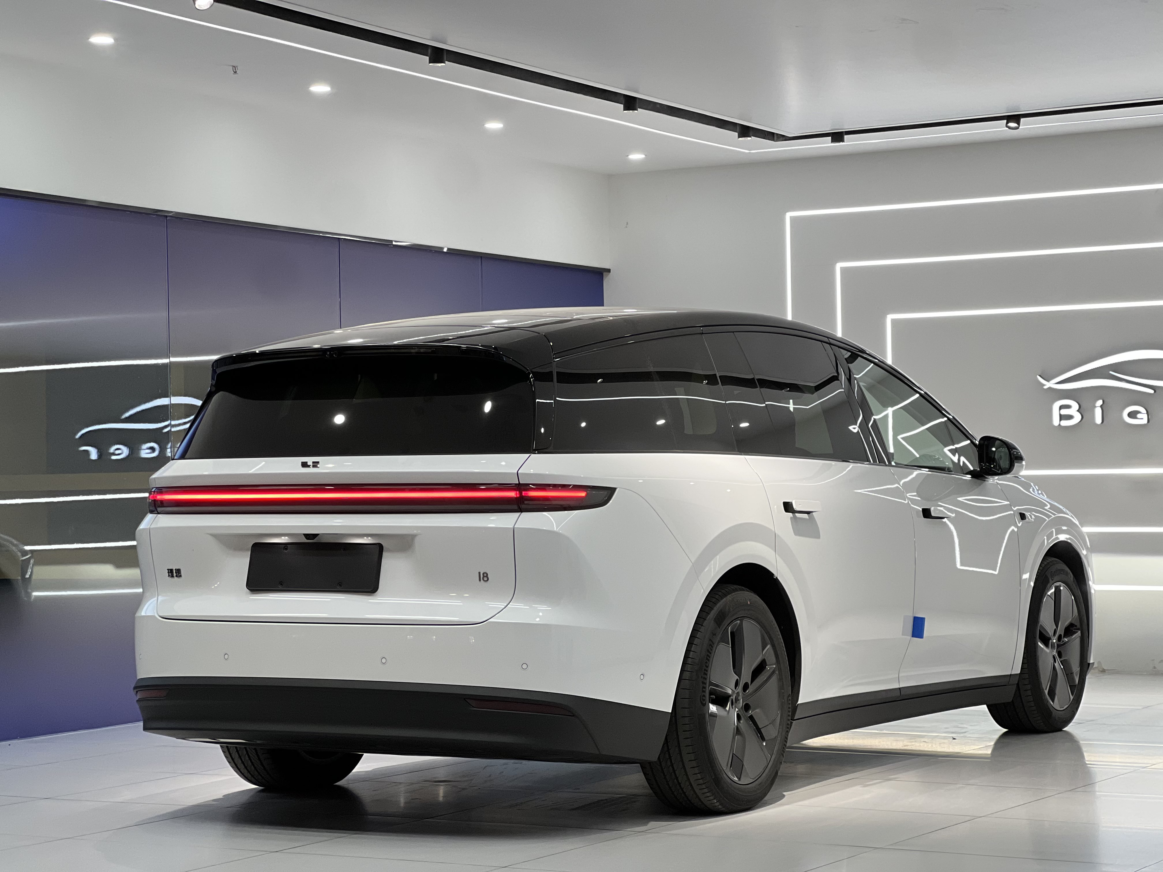 Li i6 2025 immagine di auto #8