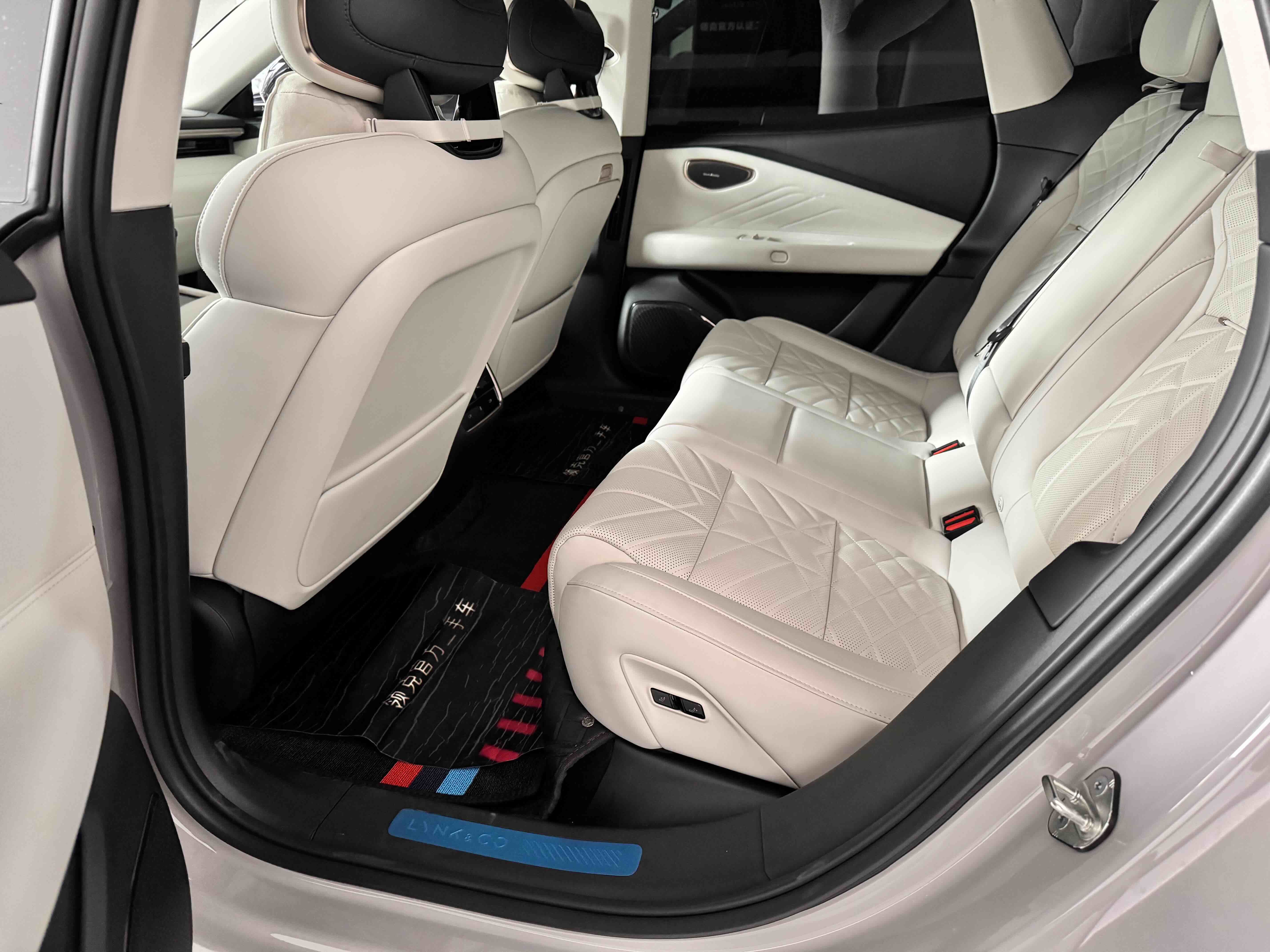 Lynk & Co 10 EM-P 2025 car image #8