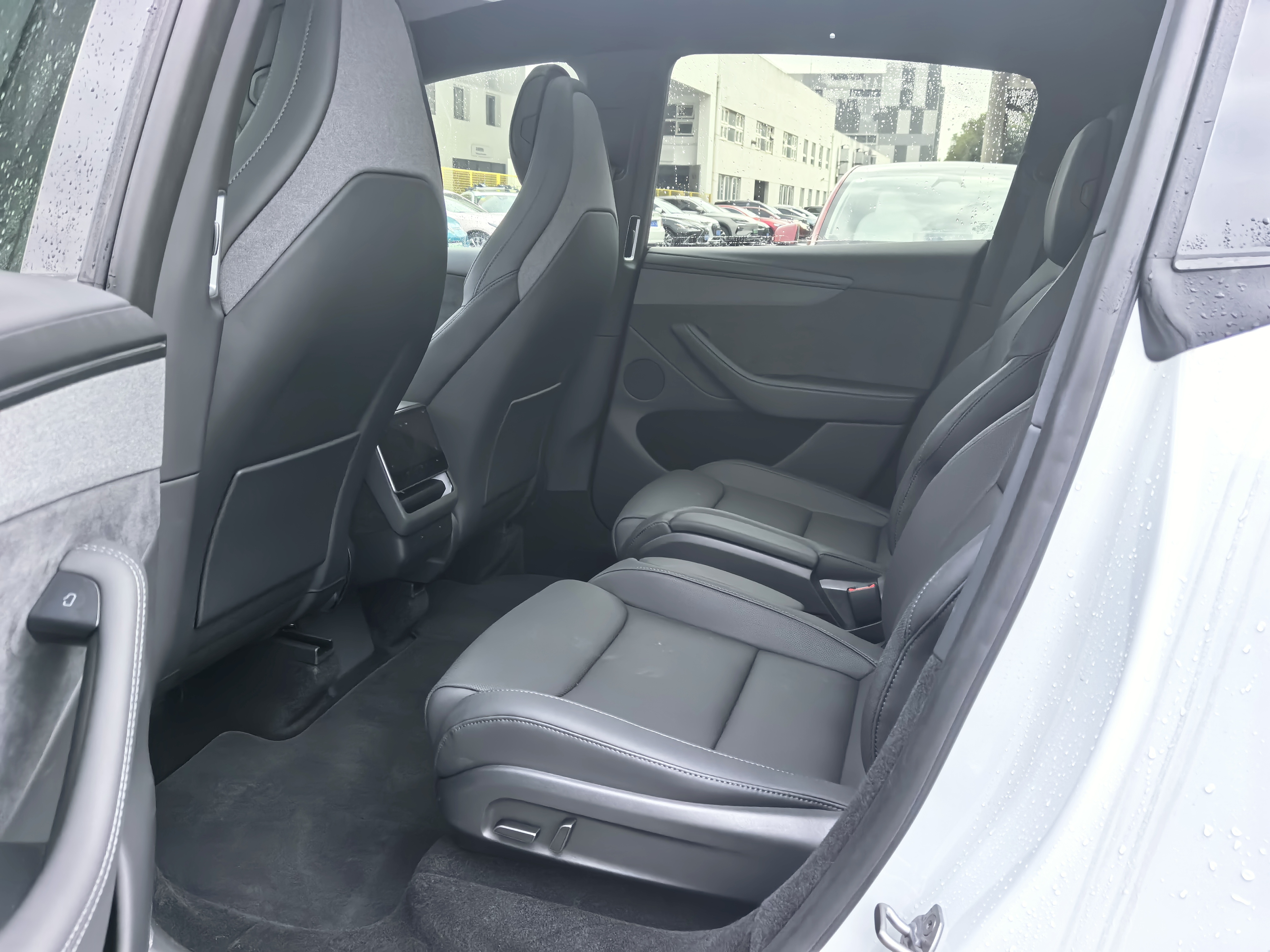 特斯拉 Model Y L 2025 汽车图片 #8