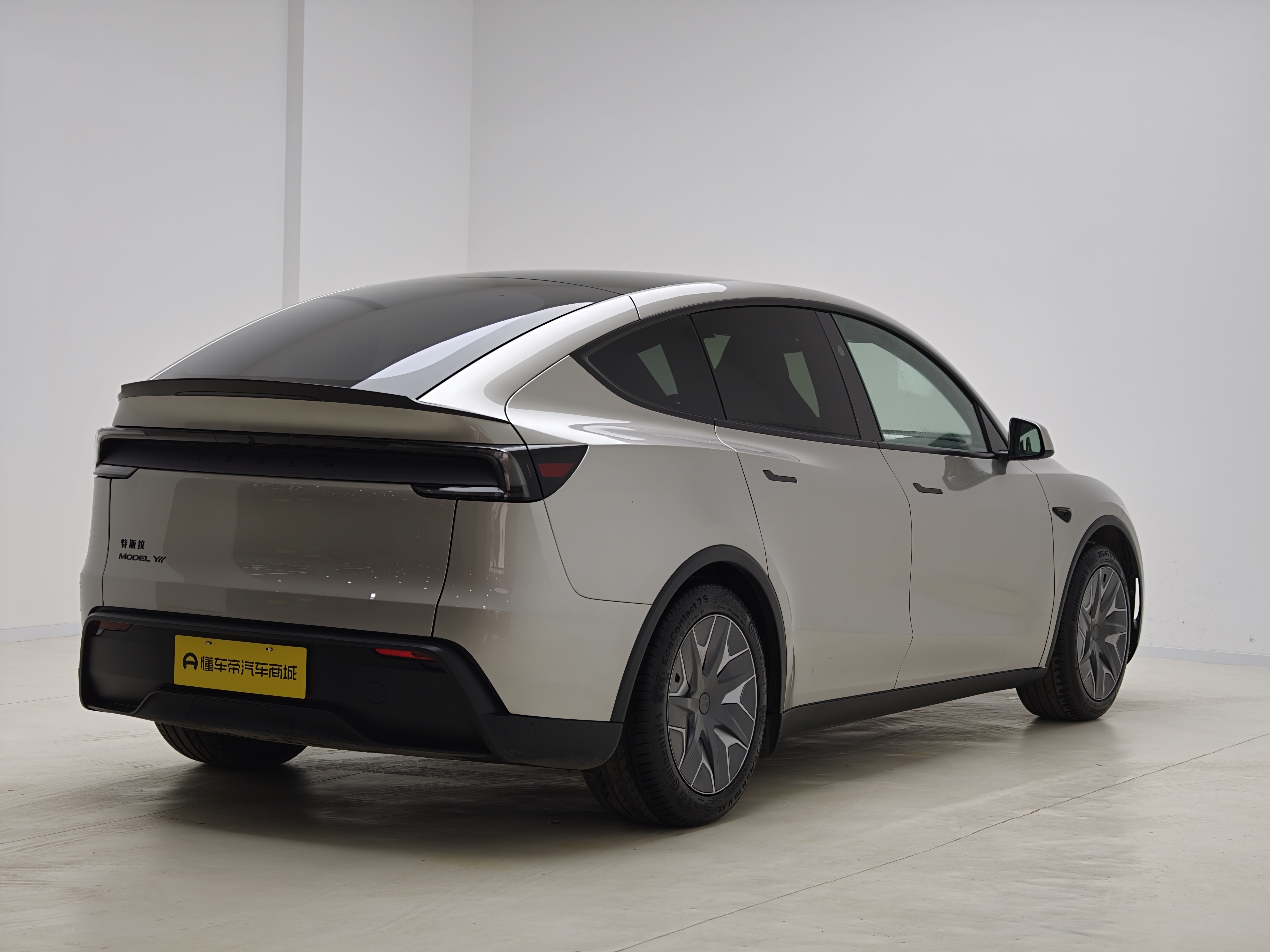 特斯拉 Model Y L 2025 汽车图片 #8
