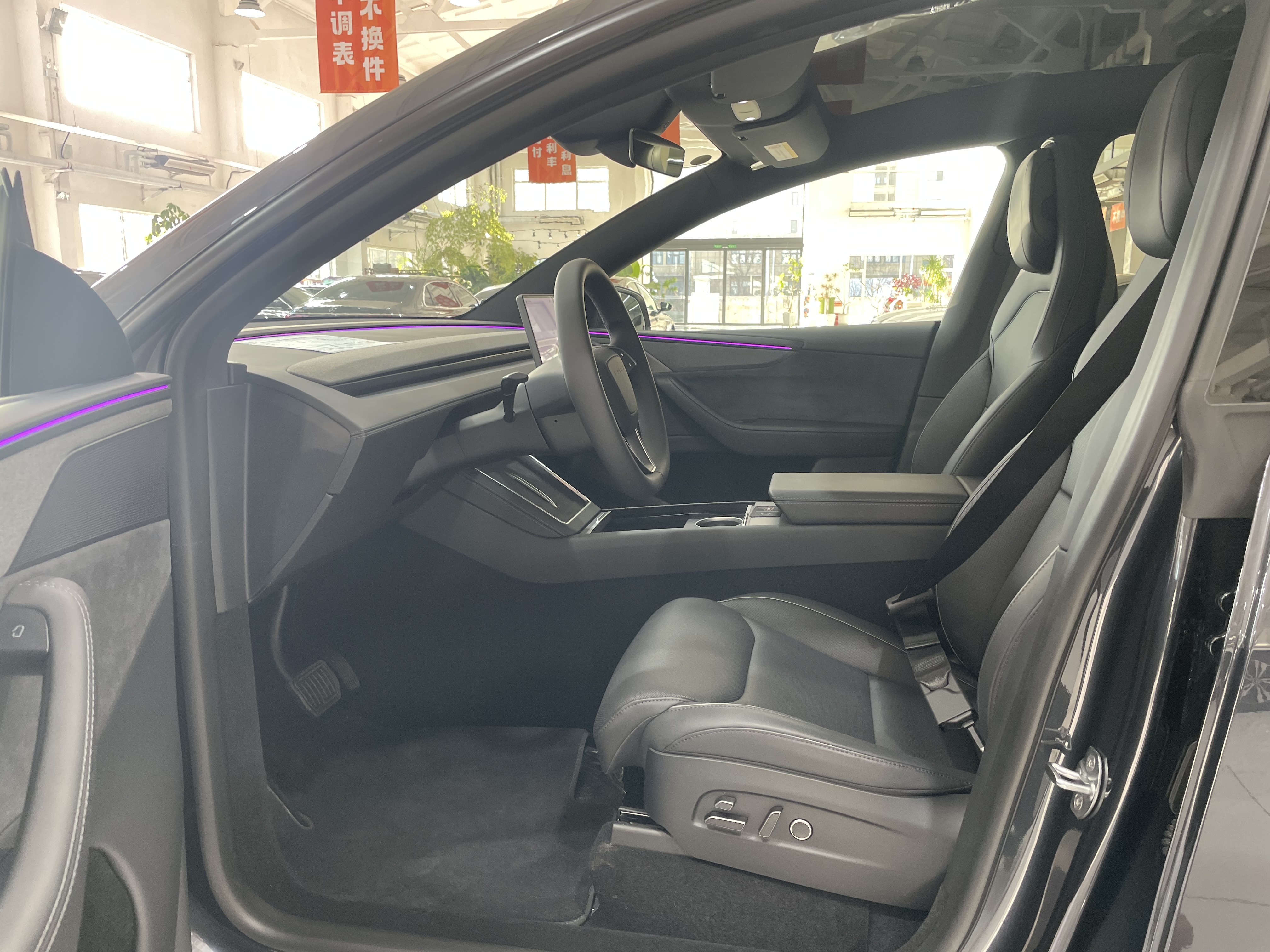 特斯拉 Model Y L 2025 汽车图片 #8