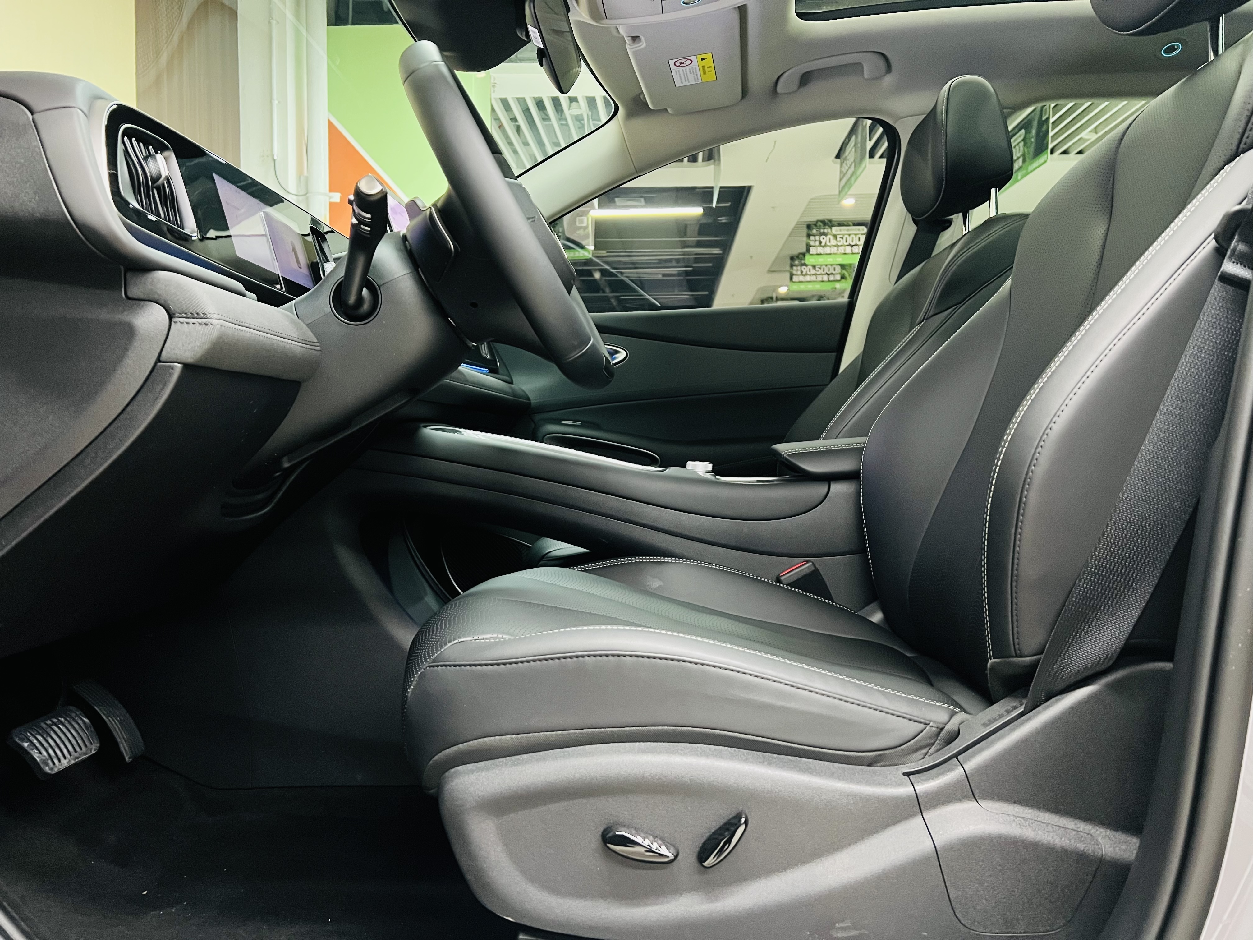 BYD Sea Lion 05 EV 2025 car image #8