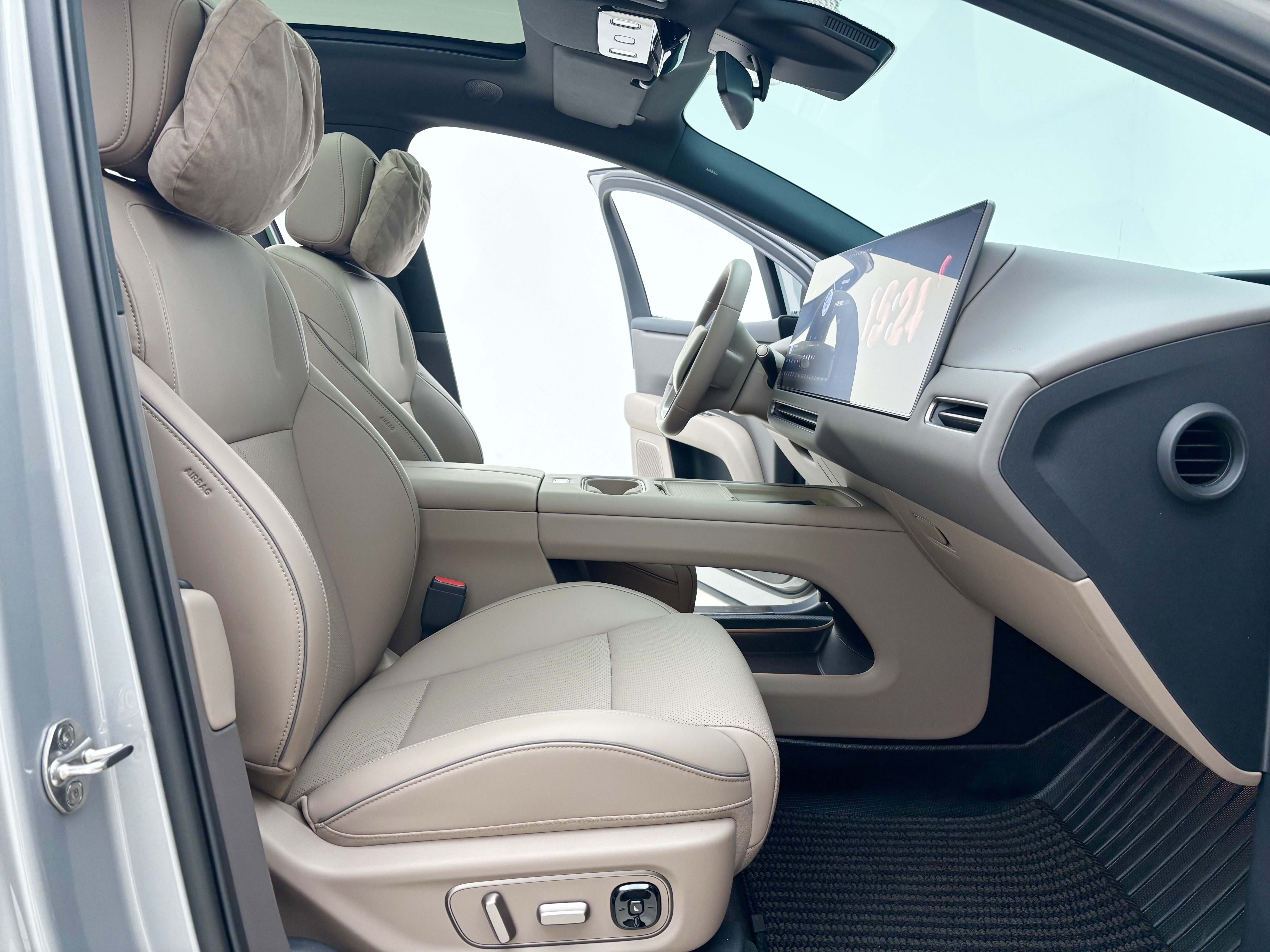Li 2025 car image #8
