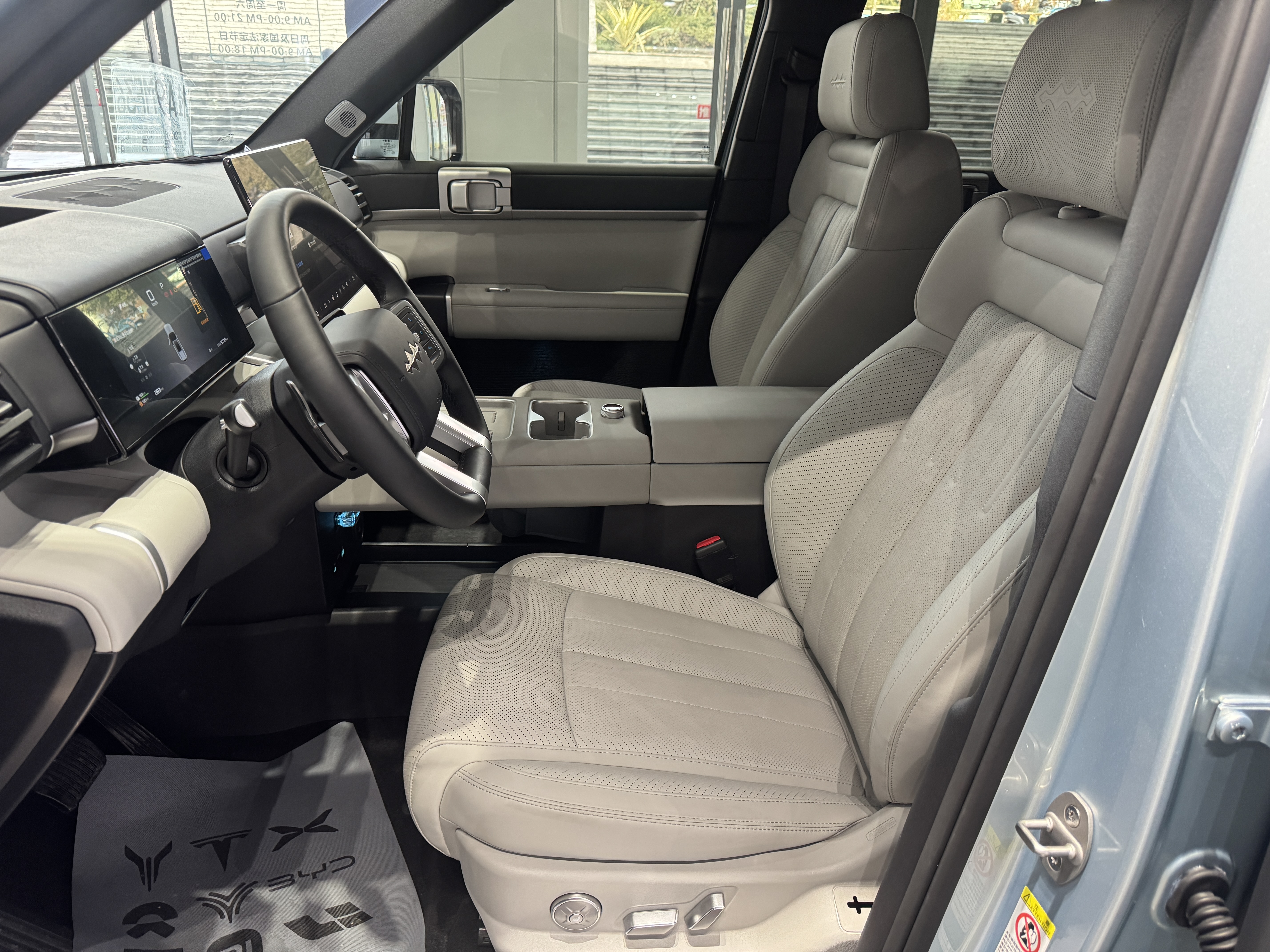 FangChengBao Tiger 7 2025 car image #8