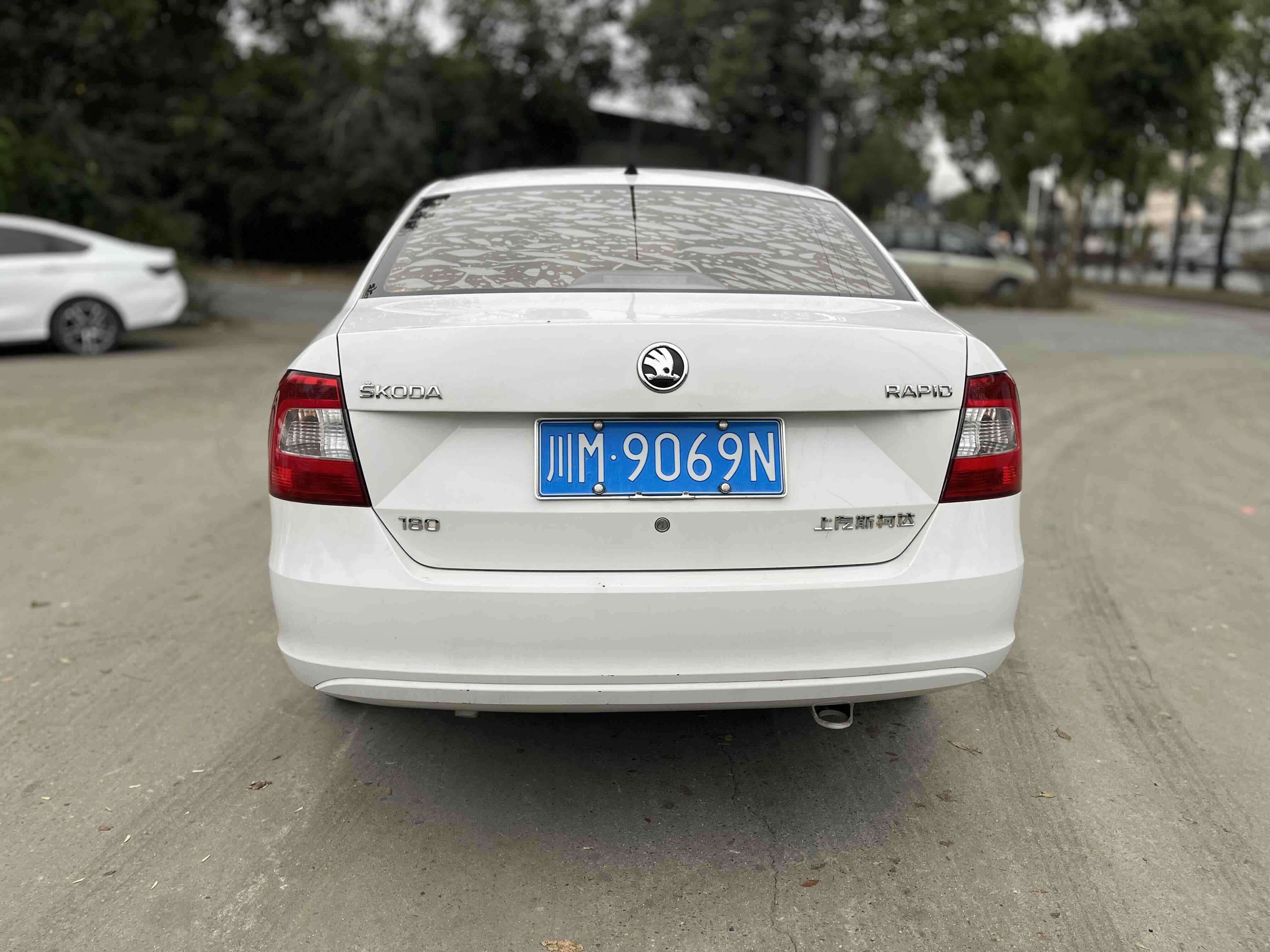 Skoda Rapid 2018 car image #8