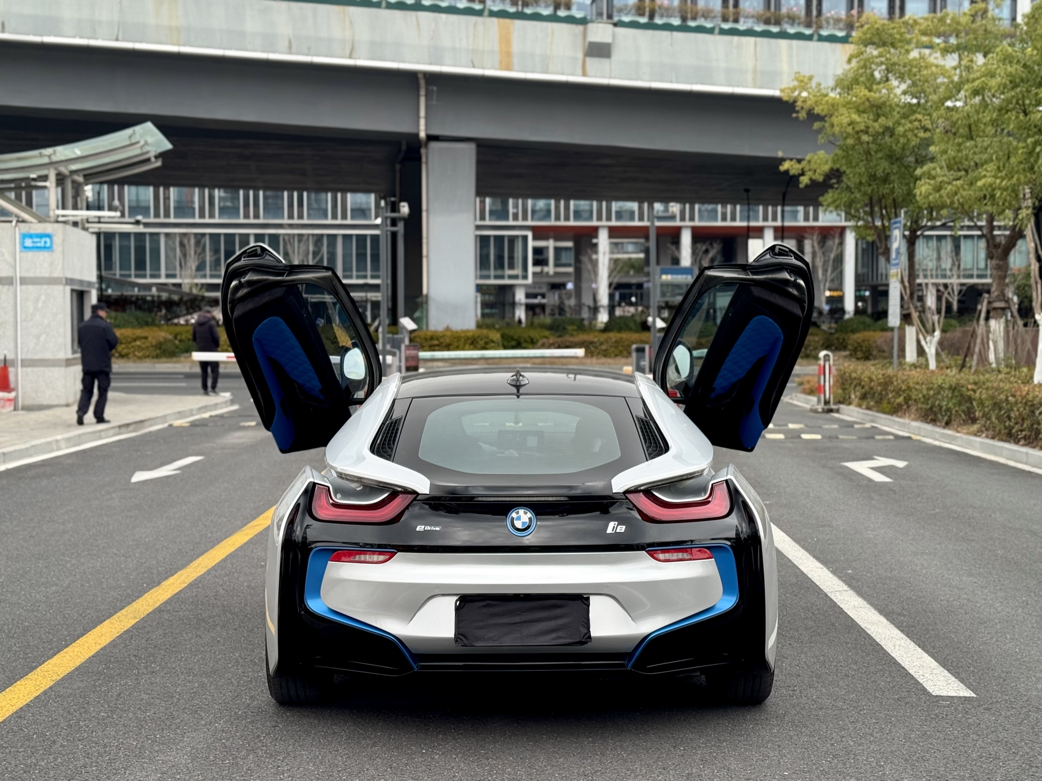 BMW i8 2018 car image #8
