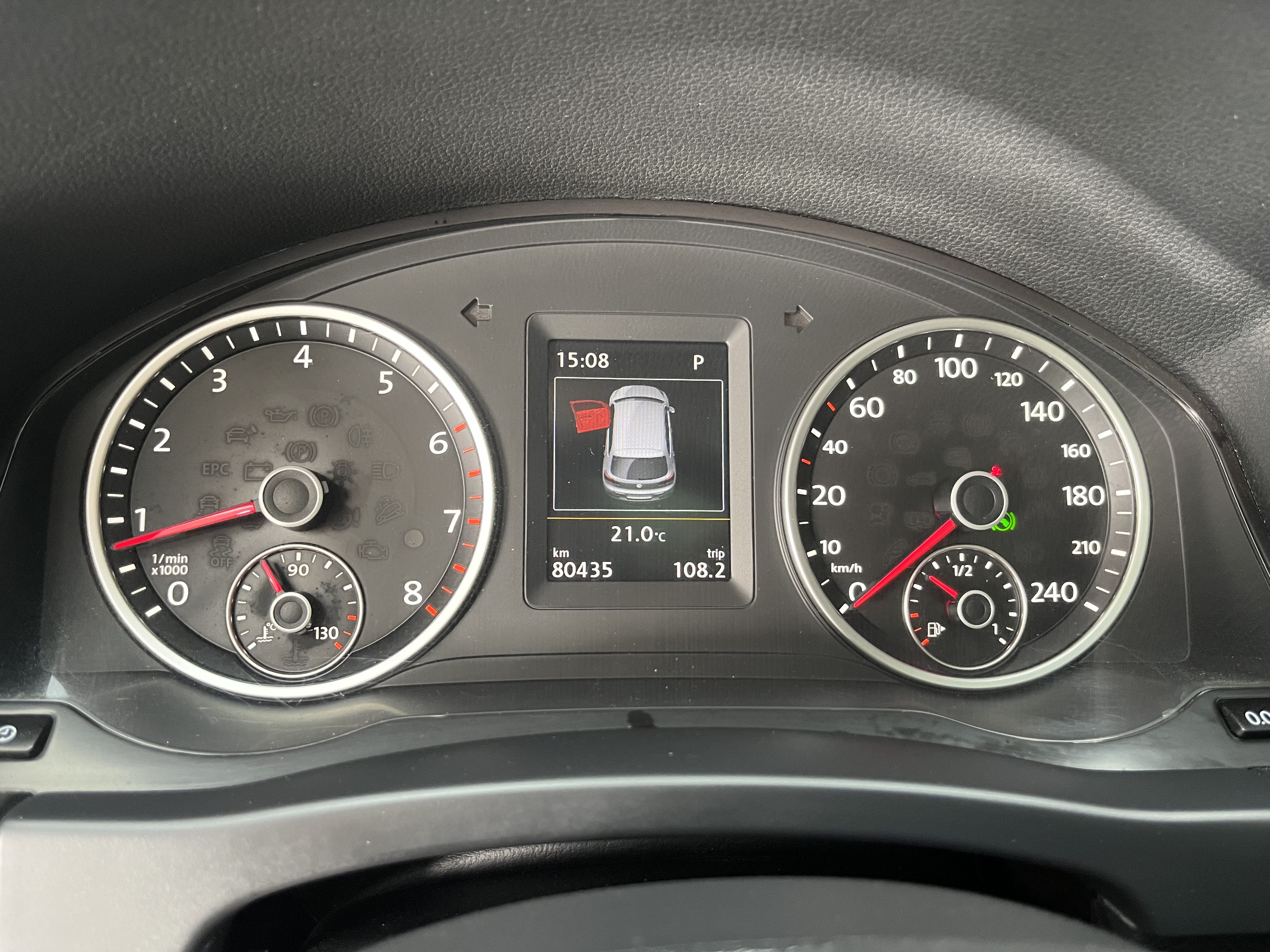 Volkswagen Tiguan 2015 car image #8