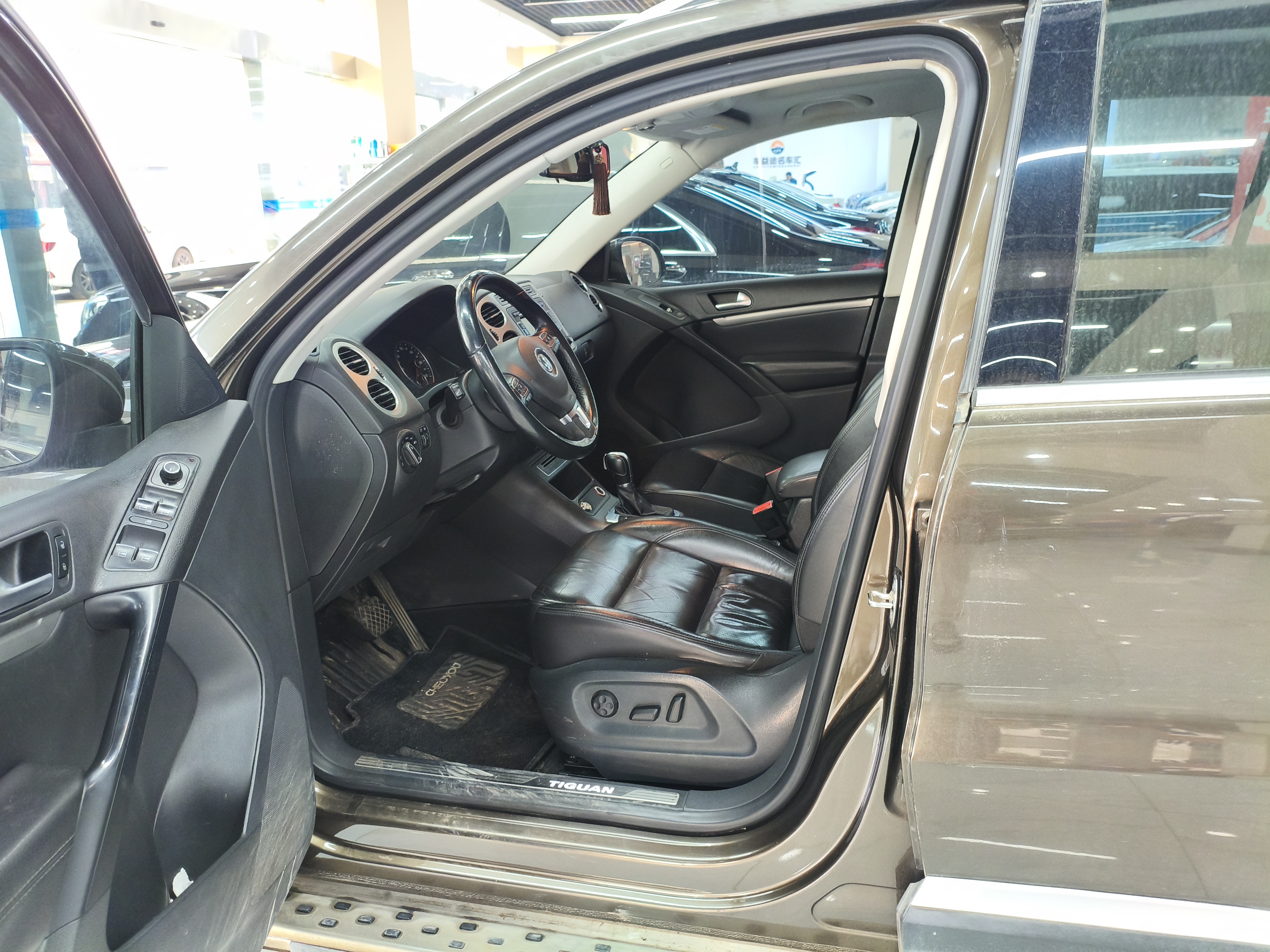 Volkswagen Tiguan 2015 #8 Volkswagen Tiguan 2015 car image #8