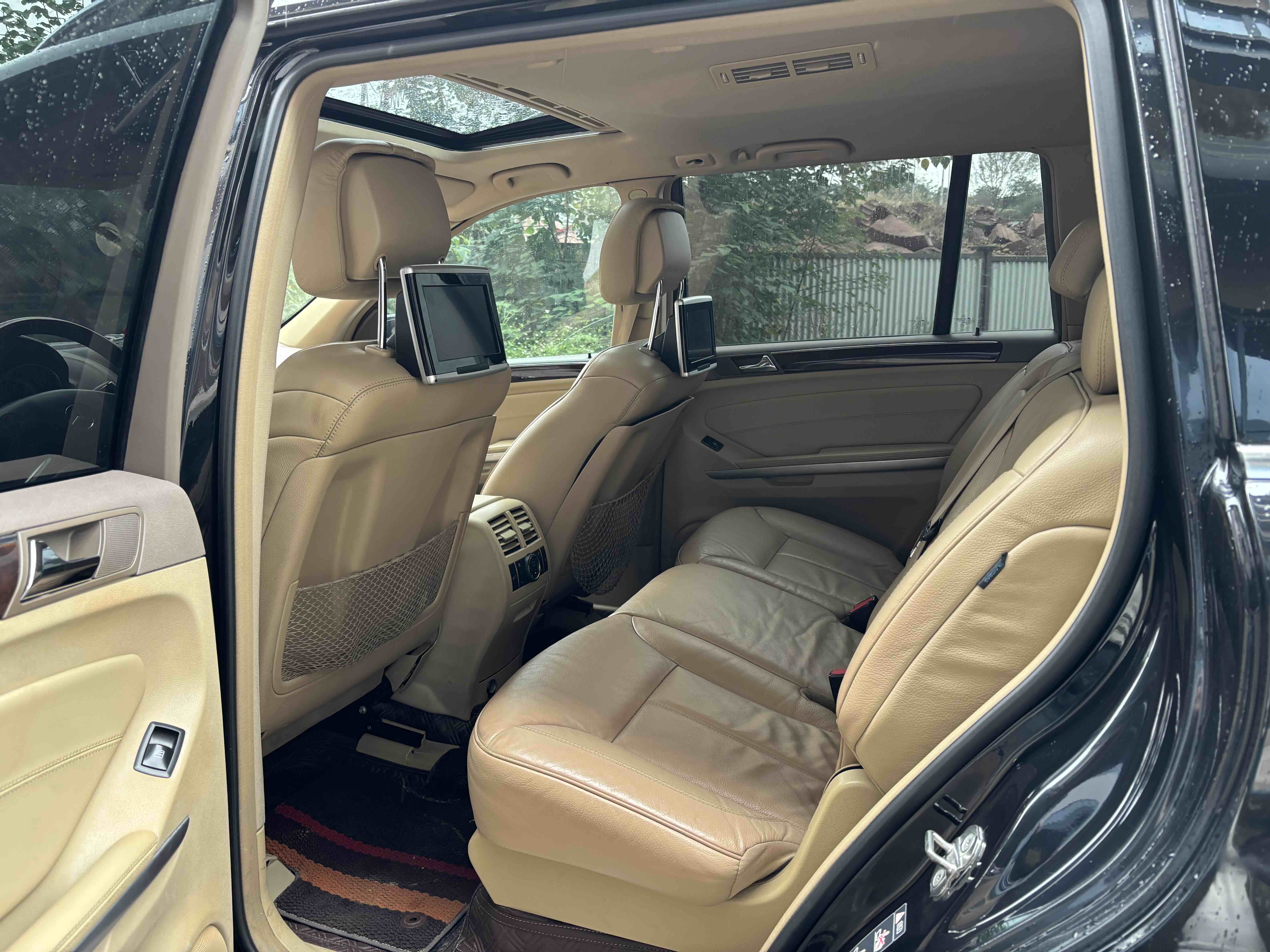 Mercedes-Benz GL Class 2011 car image #8