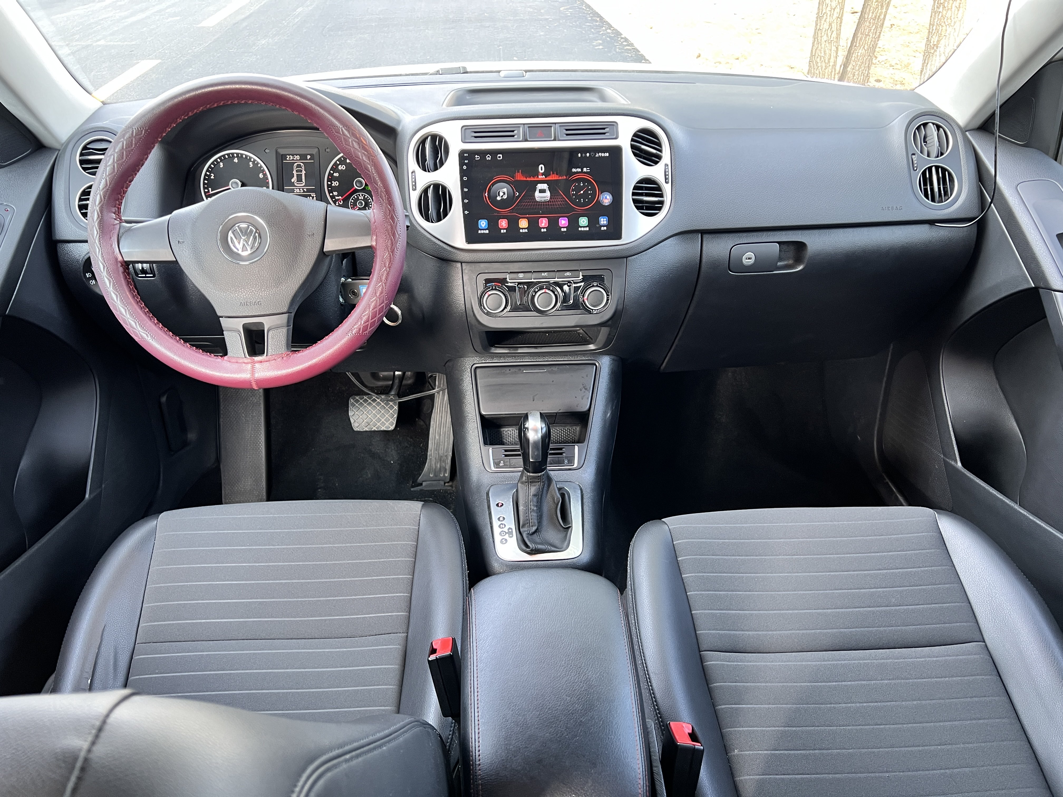 Volkswagen Tiguan 2015 car image #8