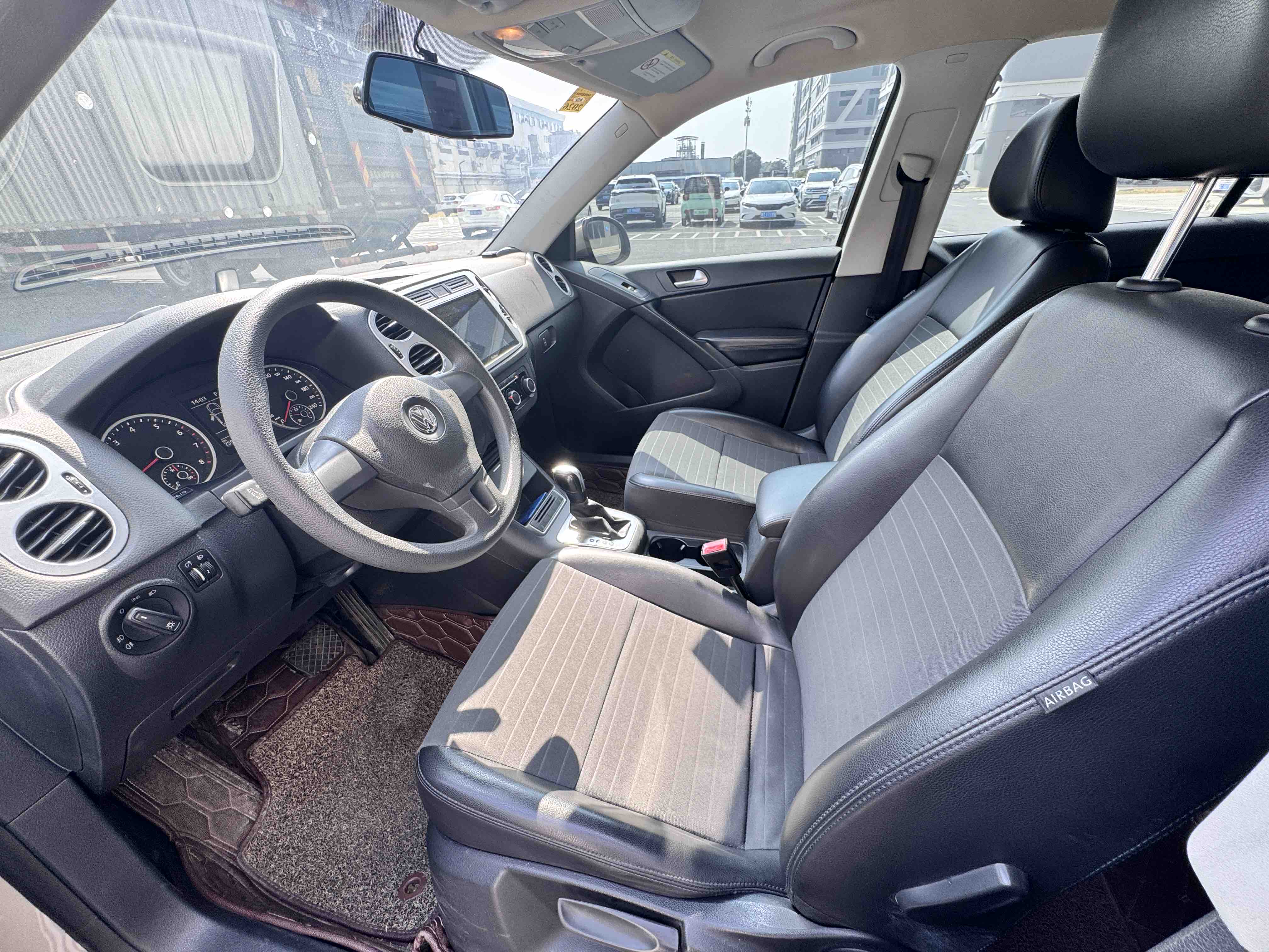 Volkswagen Tiguan 2014 car image #8