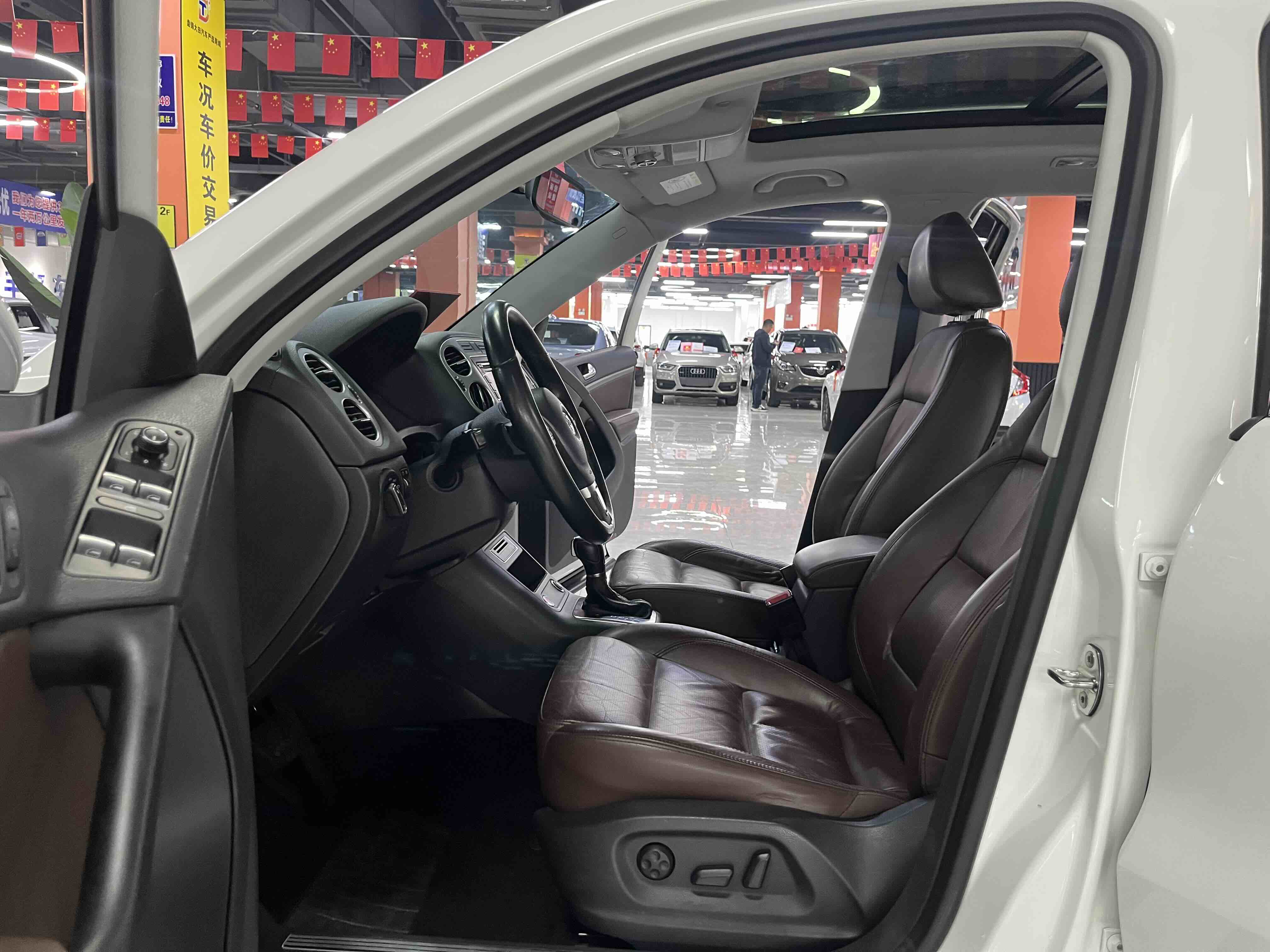 Volkswagen Tiguan 2015 immagine di auto #8