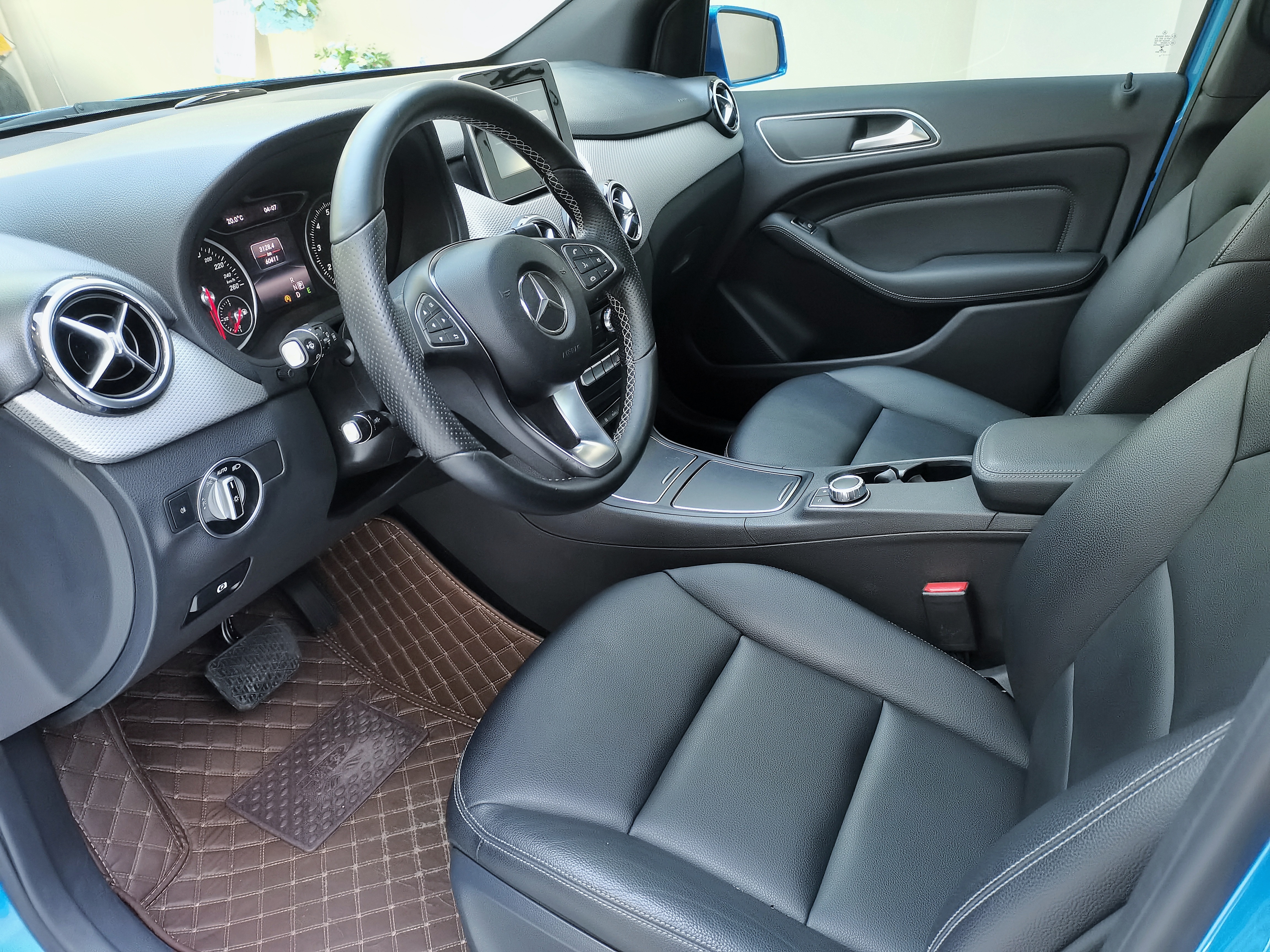 Mercedes-Benz B Class 2015 car image #8