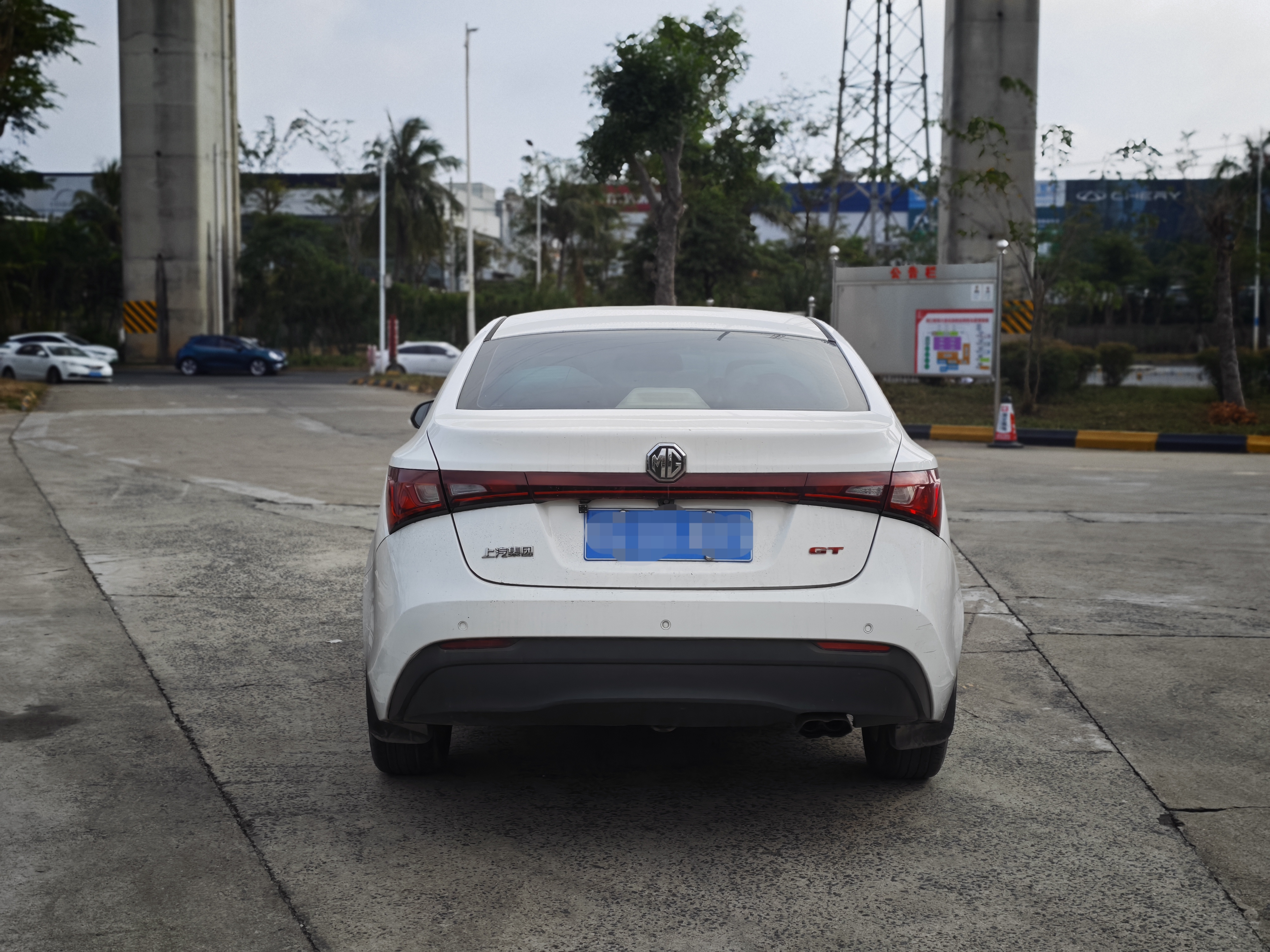 MG GT 2014 car image #8