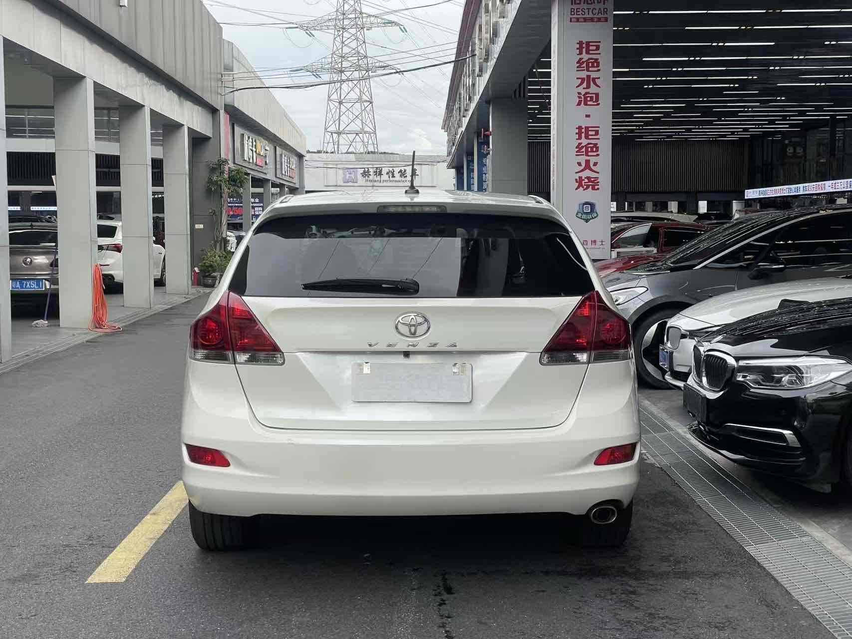 Toyota 2014 car image #8