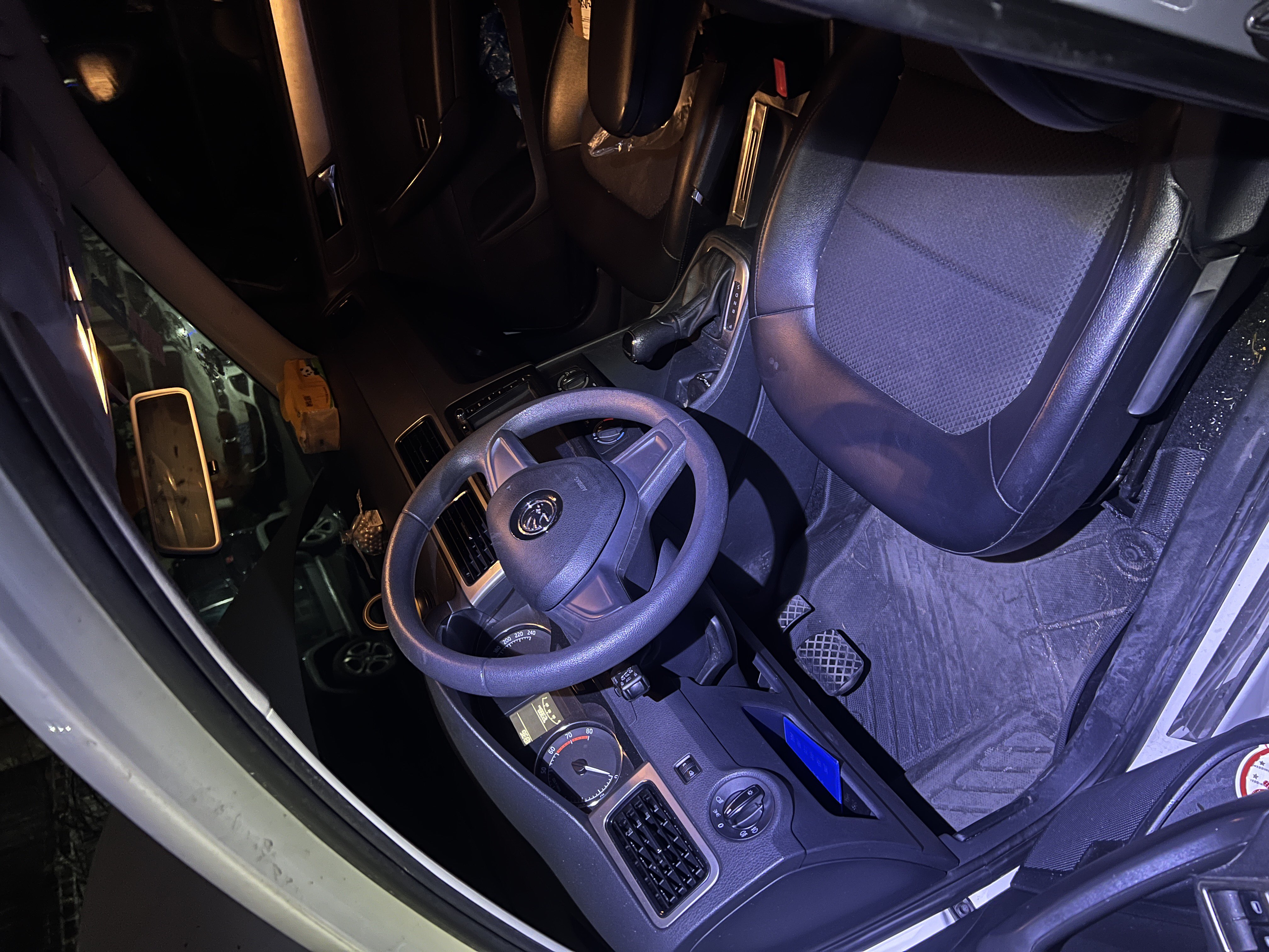 Skoda Rapid Spaceback 2015 car image #8