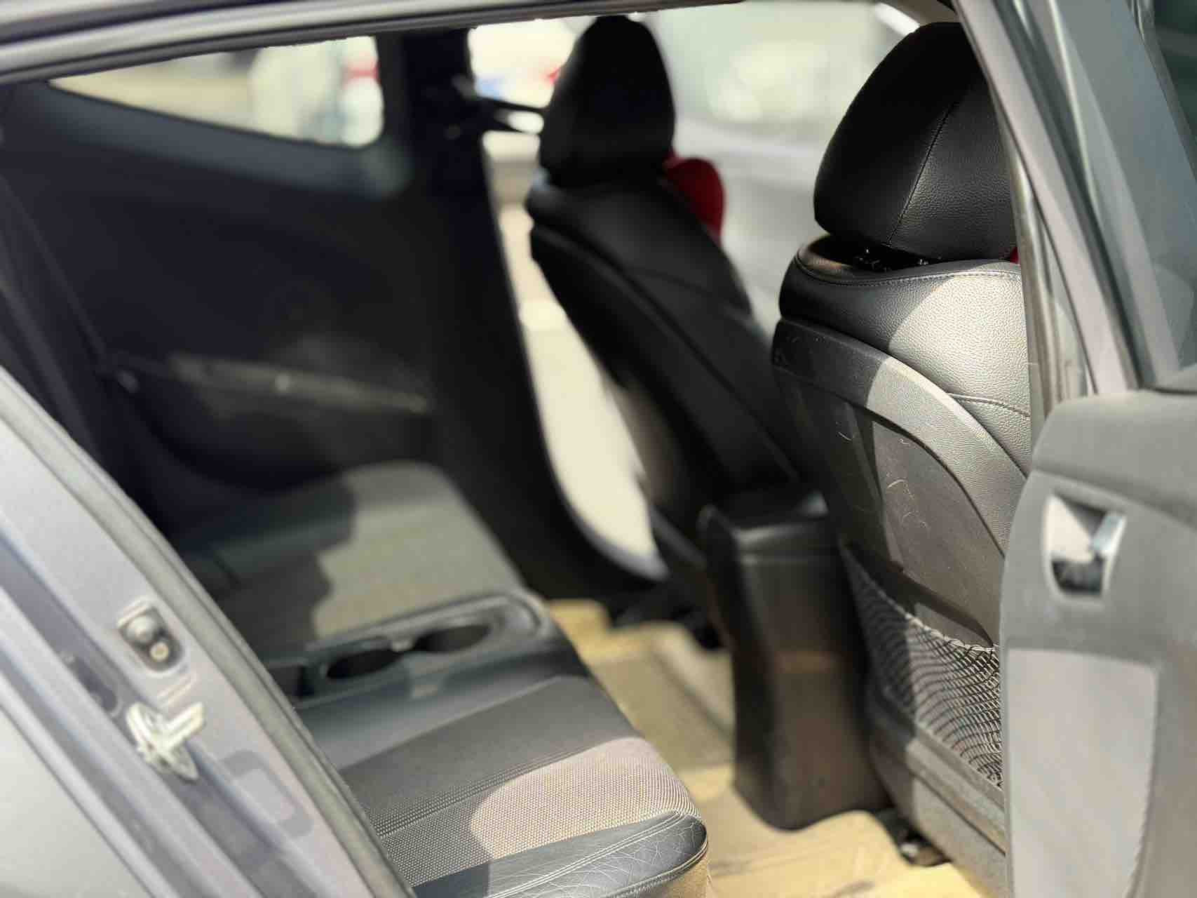 Hyundai Veloster 2012 #8 Hyundai Veloster 2012 car image #8