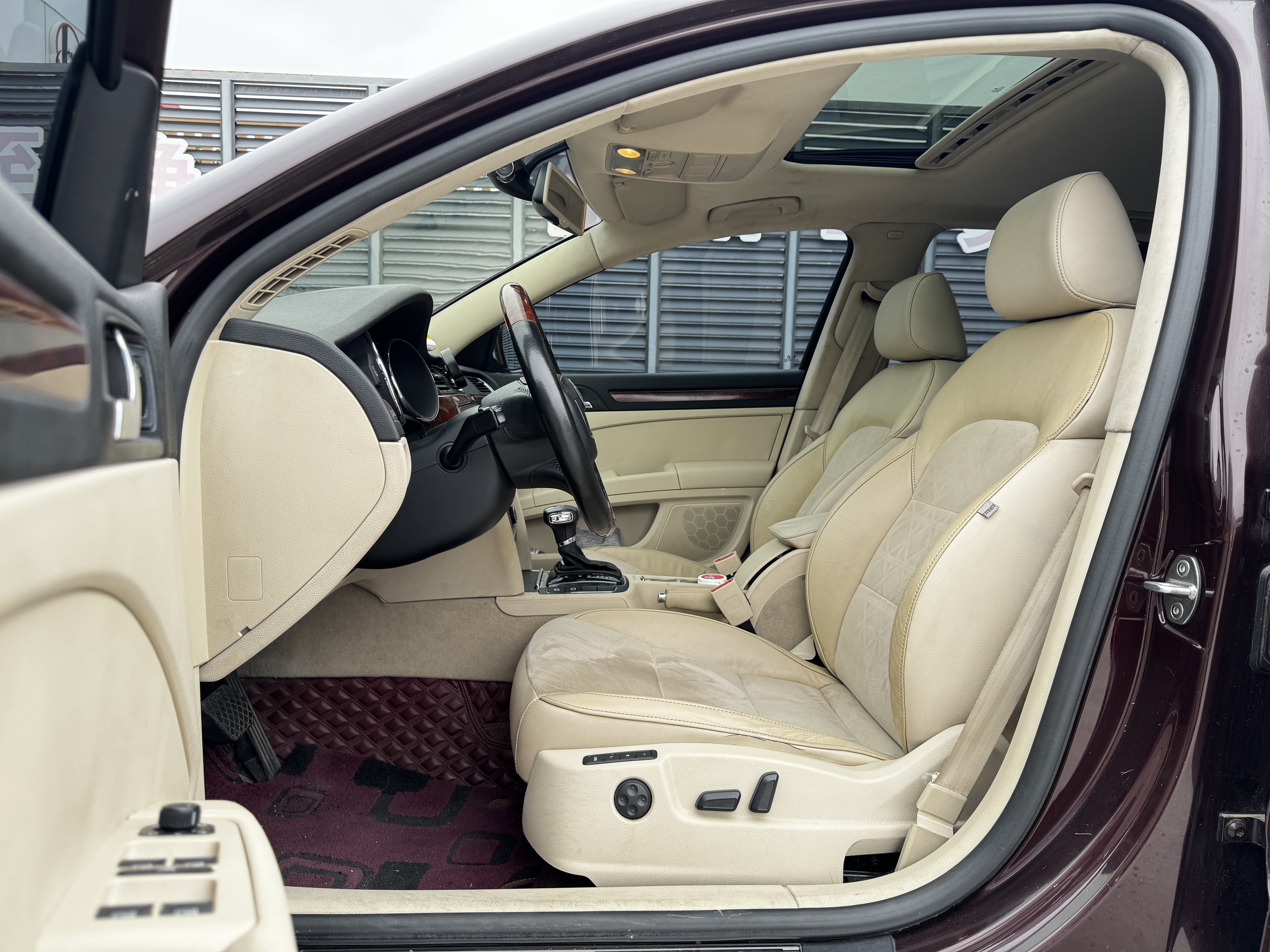 Skoda Superb 2011 car image #8