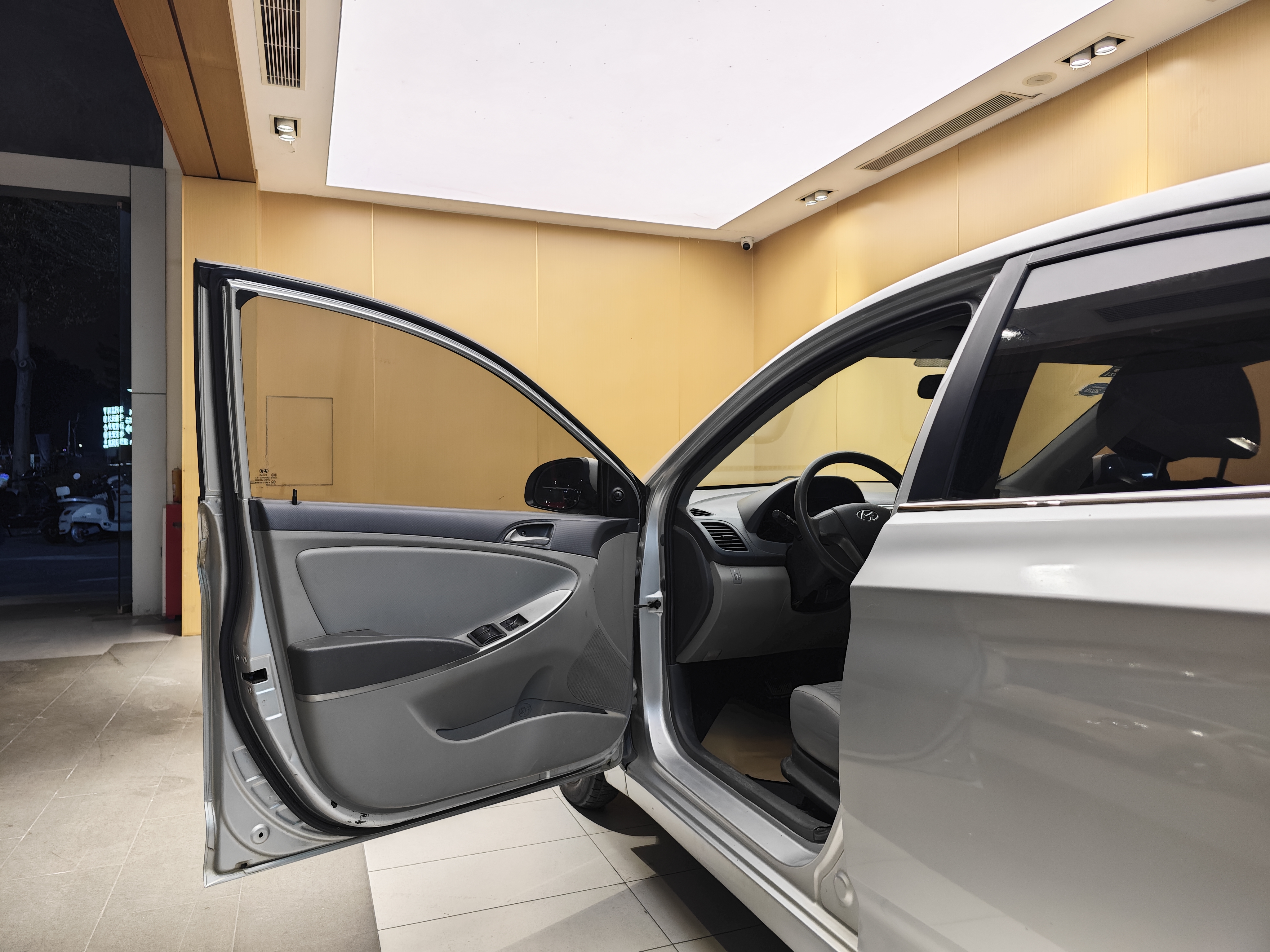 Hyundai Reina 2015 imagem de carro #8