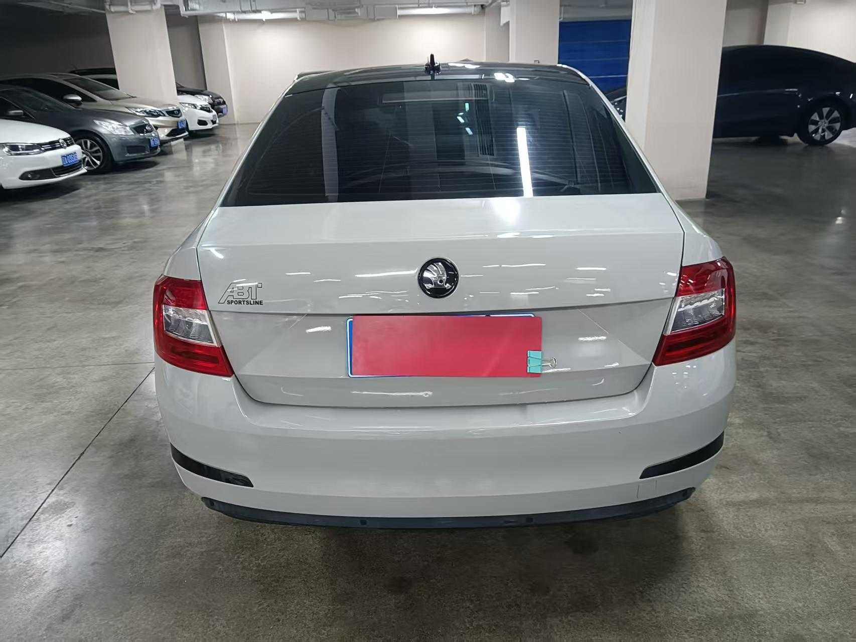 Skoda Octavia 2015 car image #8