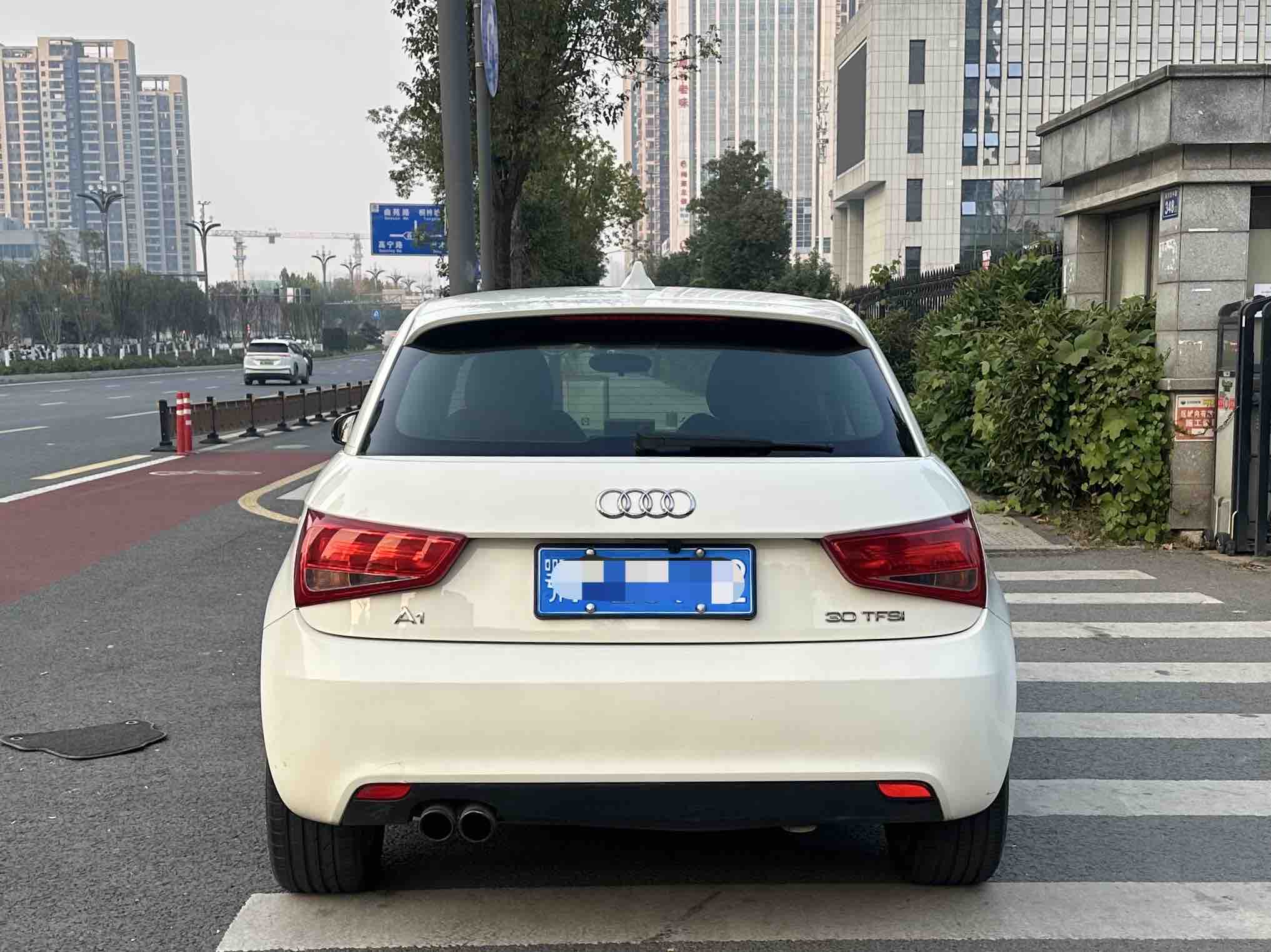 Audi A1 2014 car image #8