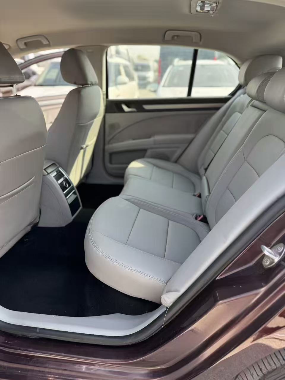 Skoda Superb 2012 car image #8