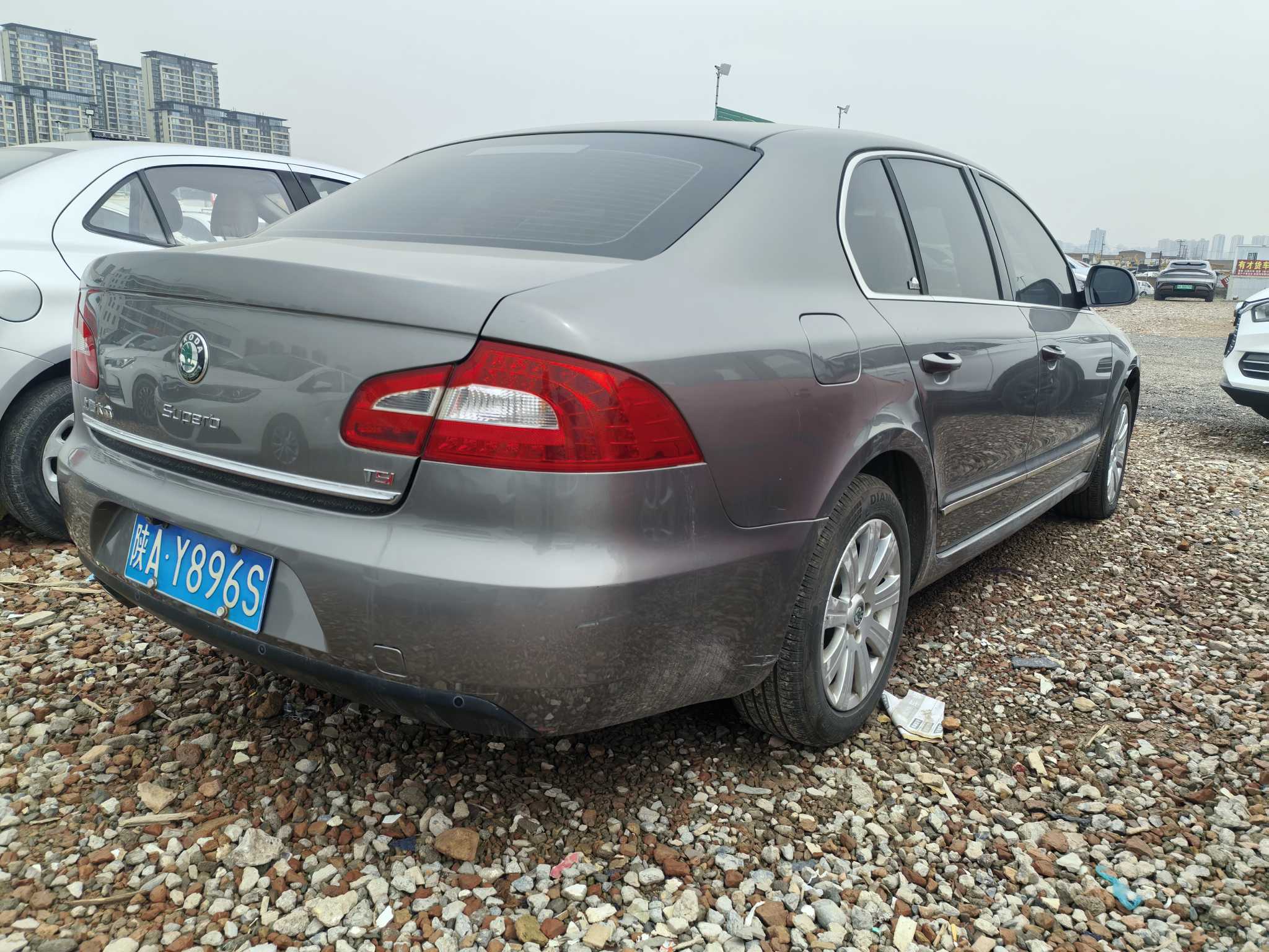 Skoda Superb 2013 car image #8