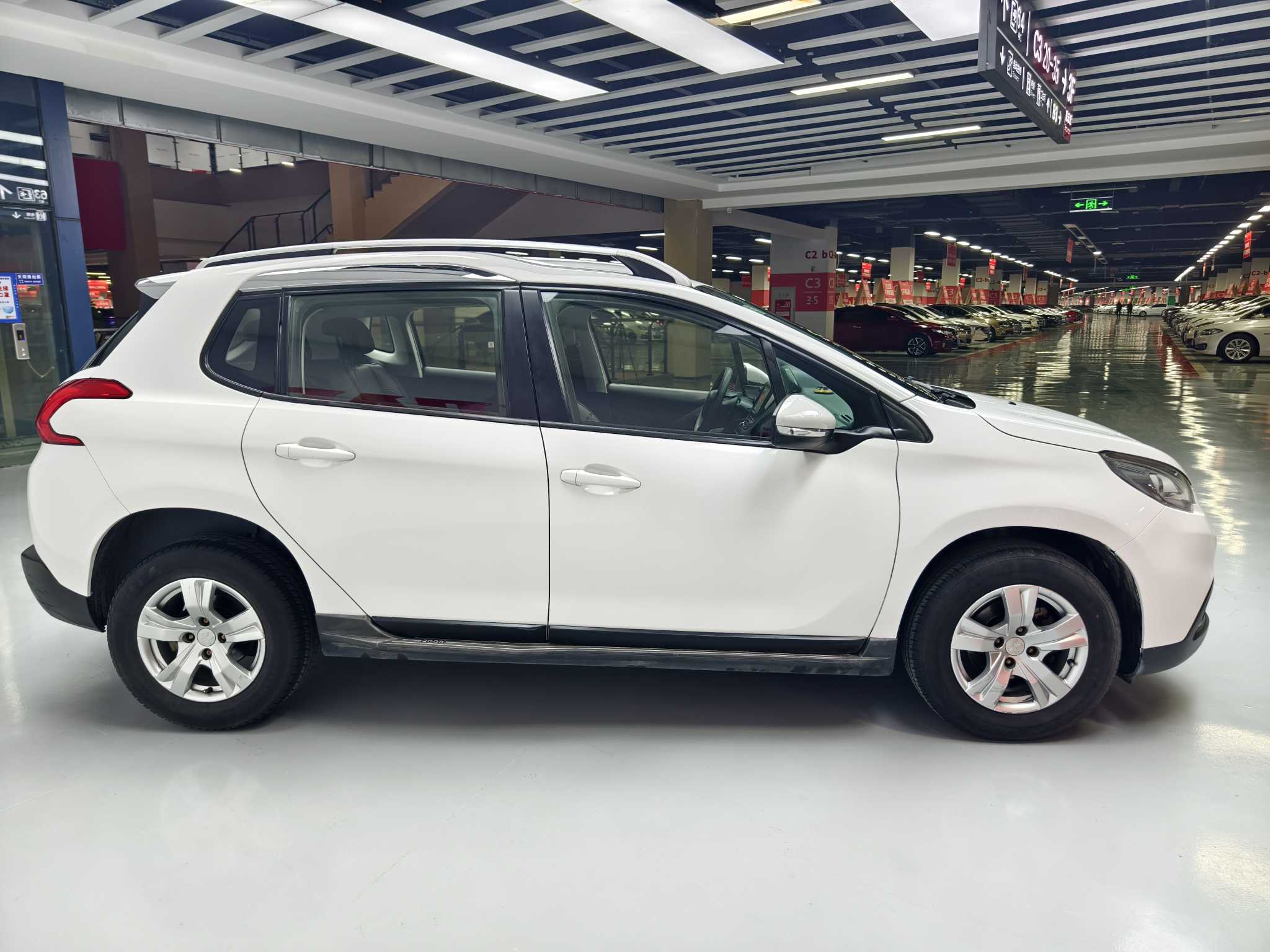 Peugeot 2008 2015 car image #8