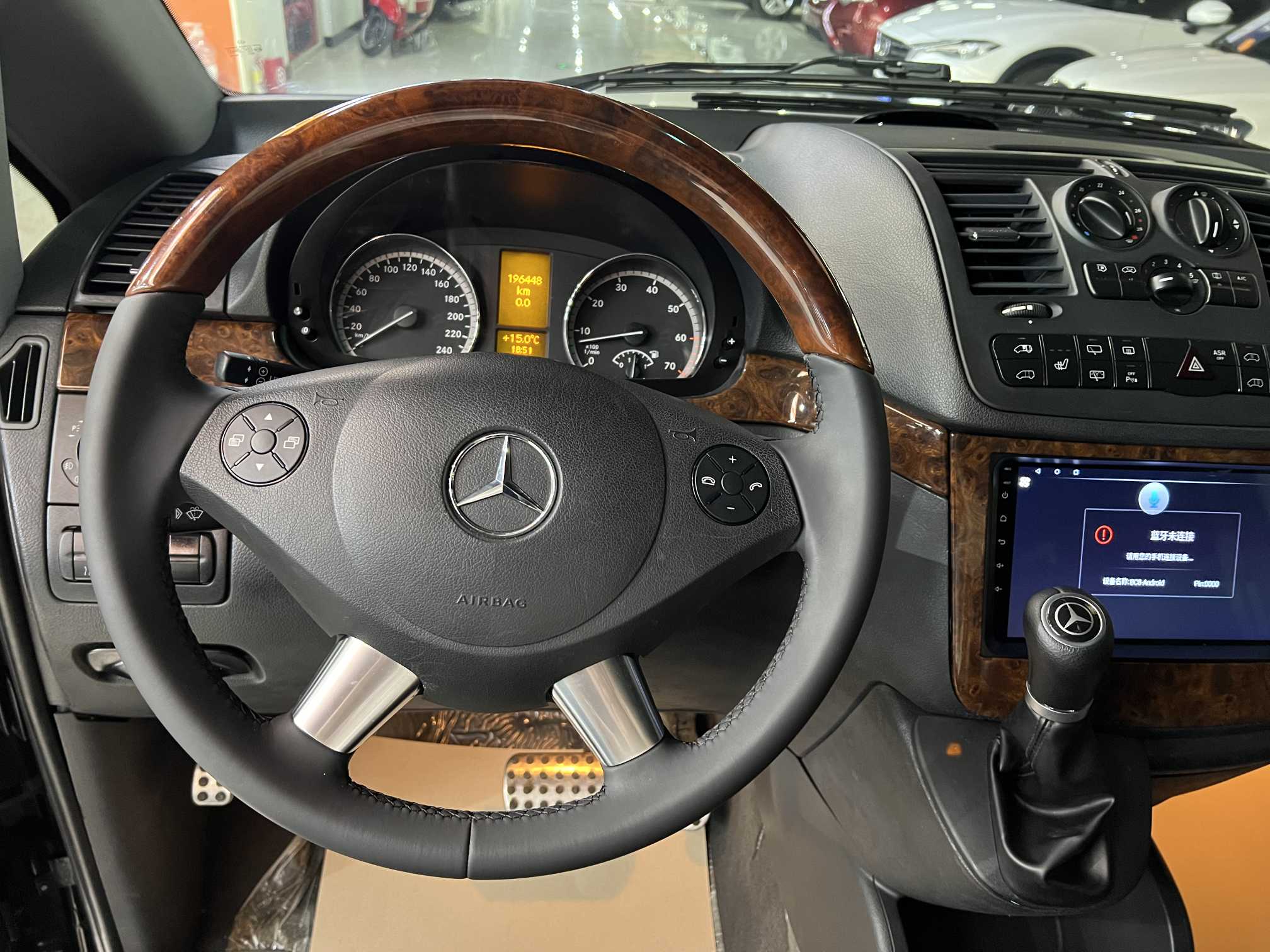 Mercedes-Benz Viano (Imported) 2011 car image #8