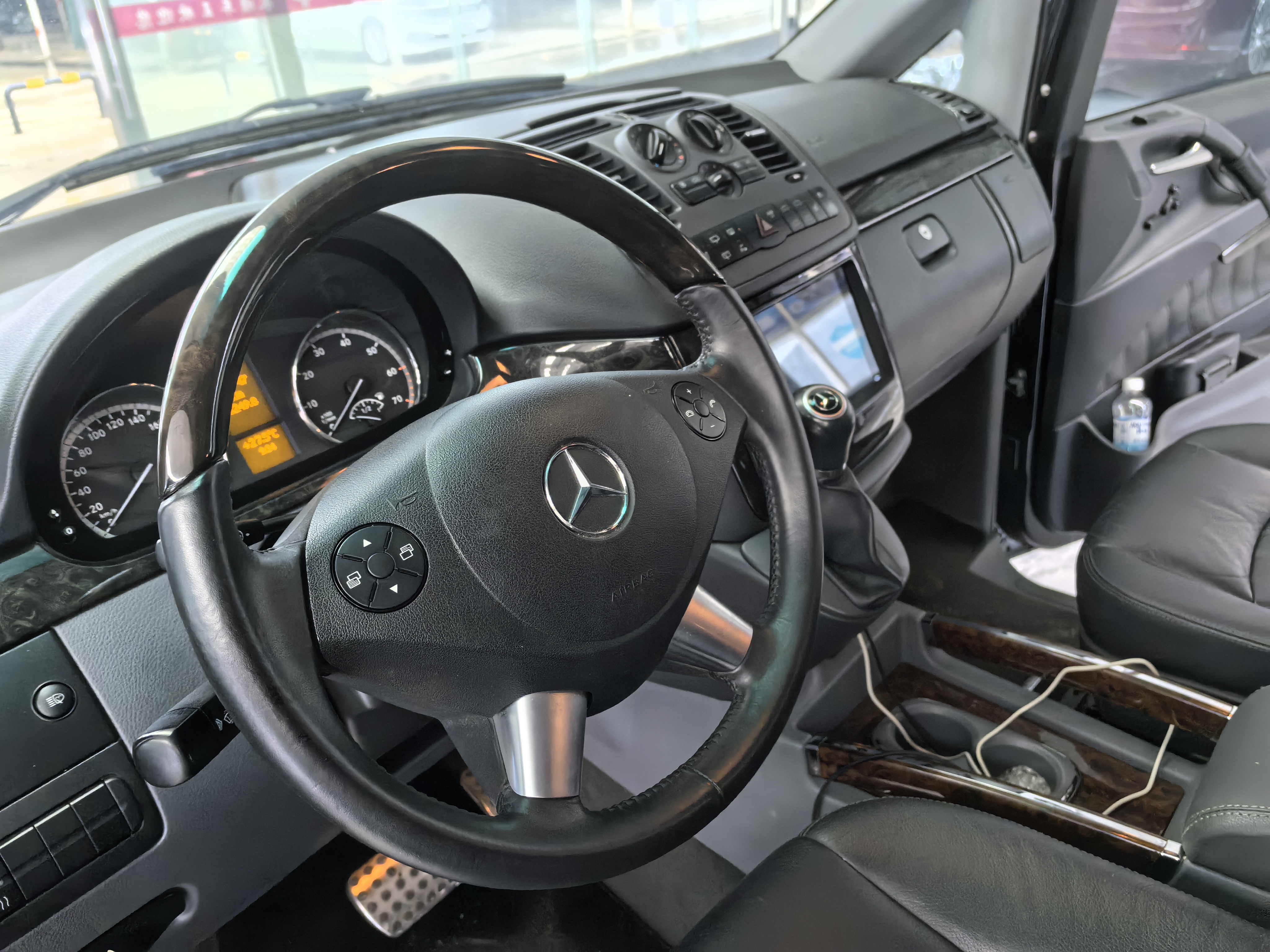 Mercedes-Benz Viano (Imported) 2012 car image #8